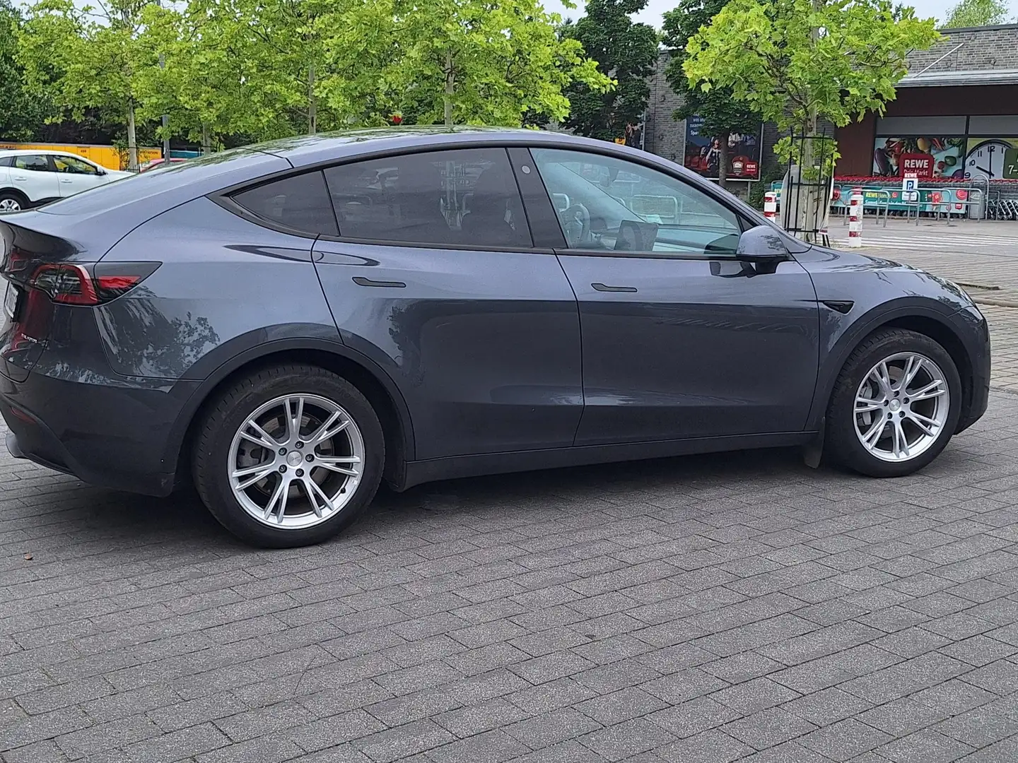 Tesla Model Y Model Y Long Range Dual Motor AWD Grau - 1