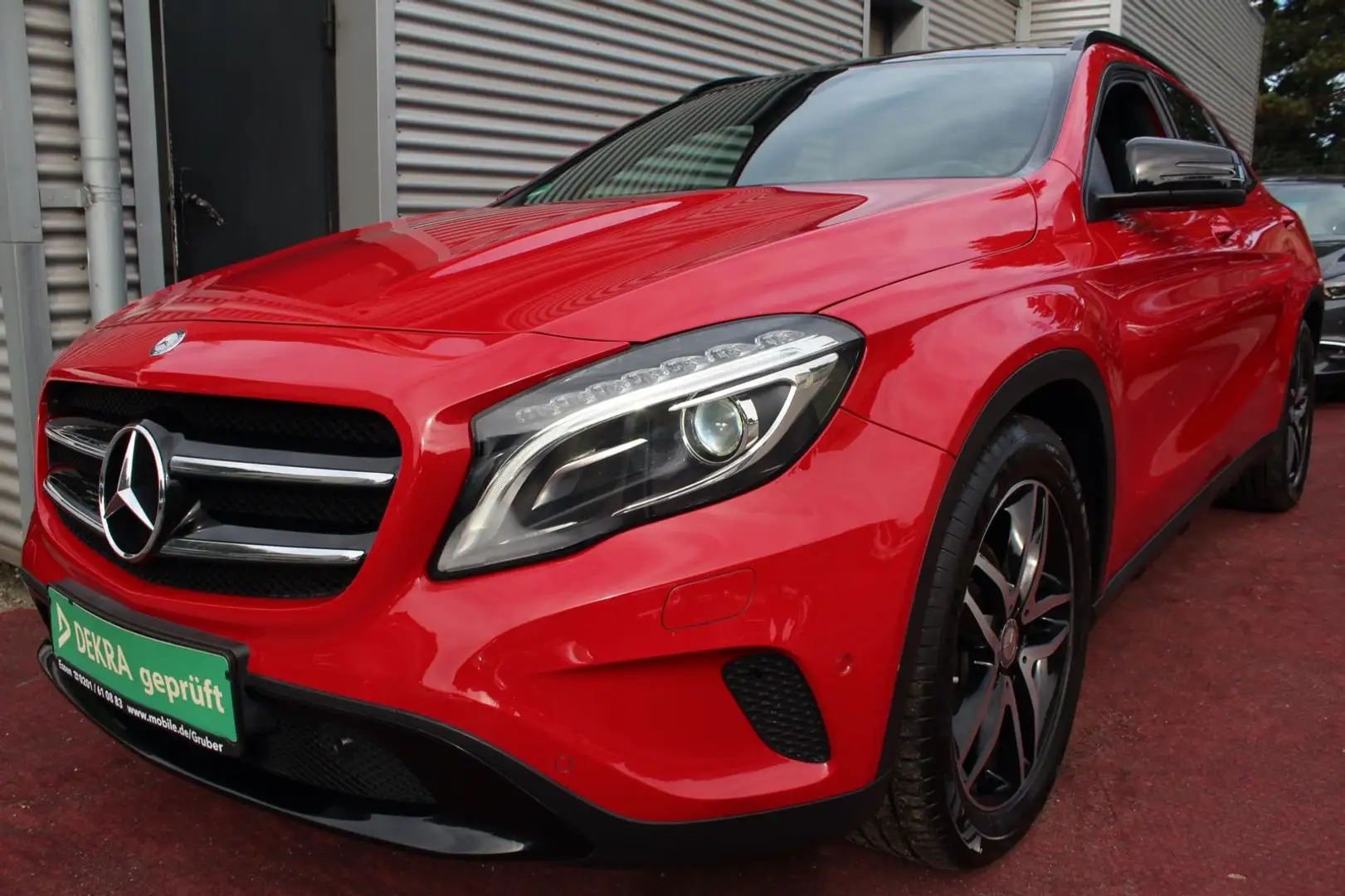 Mercedes-Benz GLA 200 URBAN NIGHT PANORAMA KLIMA XENON PDC 2Hd Rot - 1