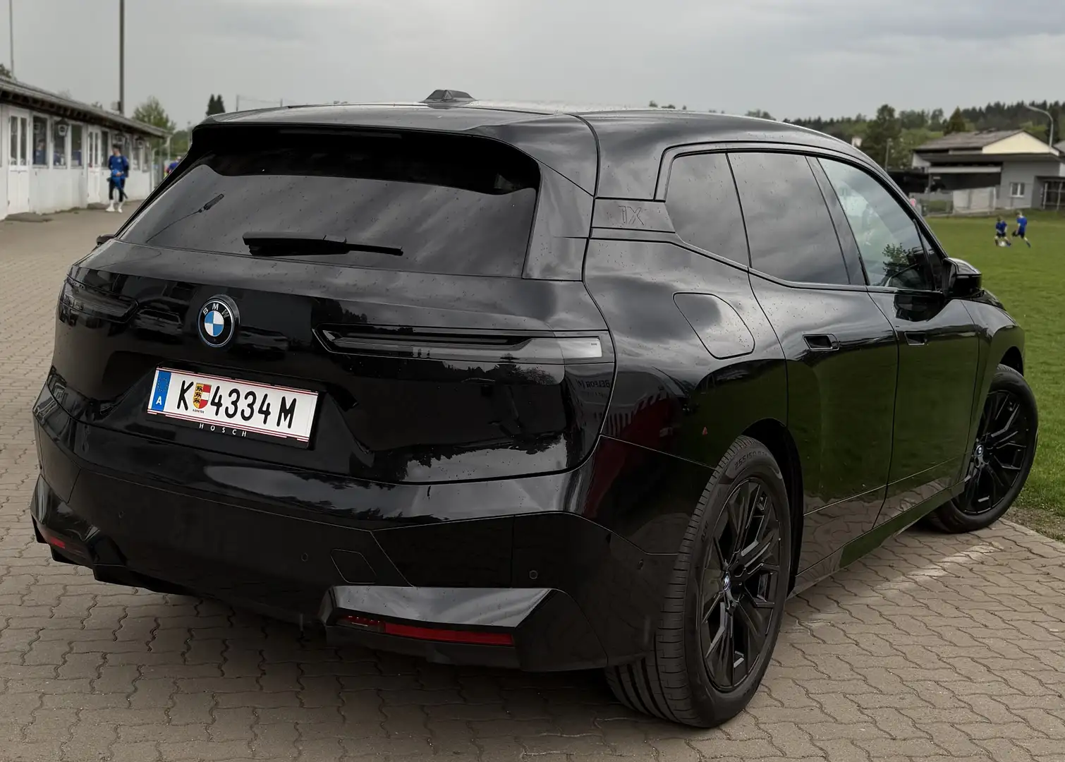 BMW iX All Black / Head Up/ Garantie 06/29 Sportp/ Allrad Schwarz - 1