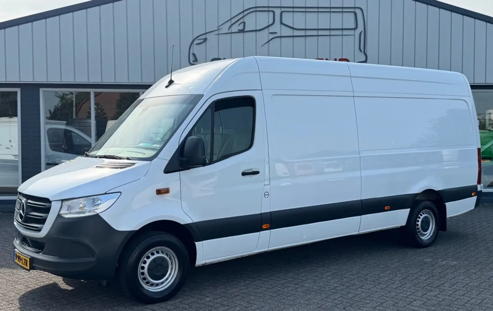 Mercedes-Benz Sprinter 319 CDI 140KW 177PK L3H2 3.0 6 CILINDER V6 Blanc - 1