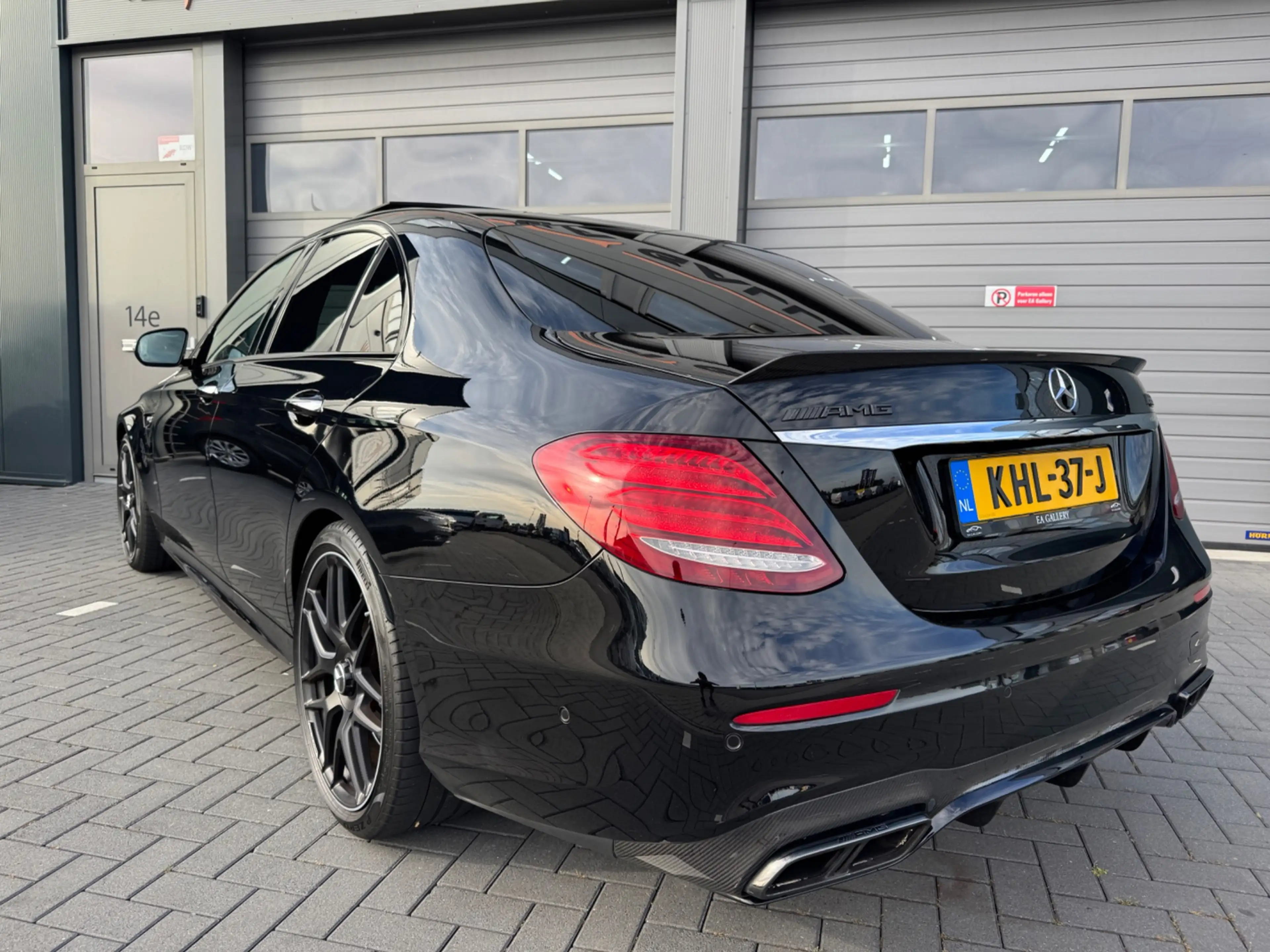 Mercedes-Benz E 63 AMG S 4MATIC+ Carbon BOMVOL — photo 2