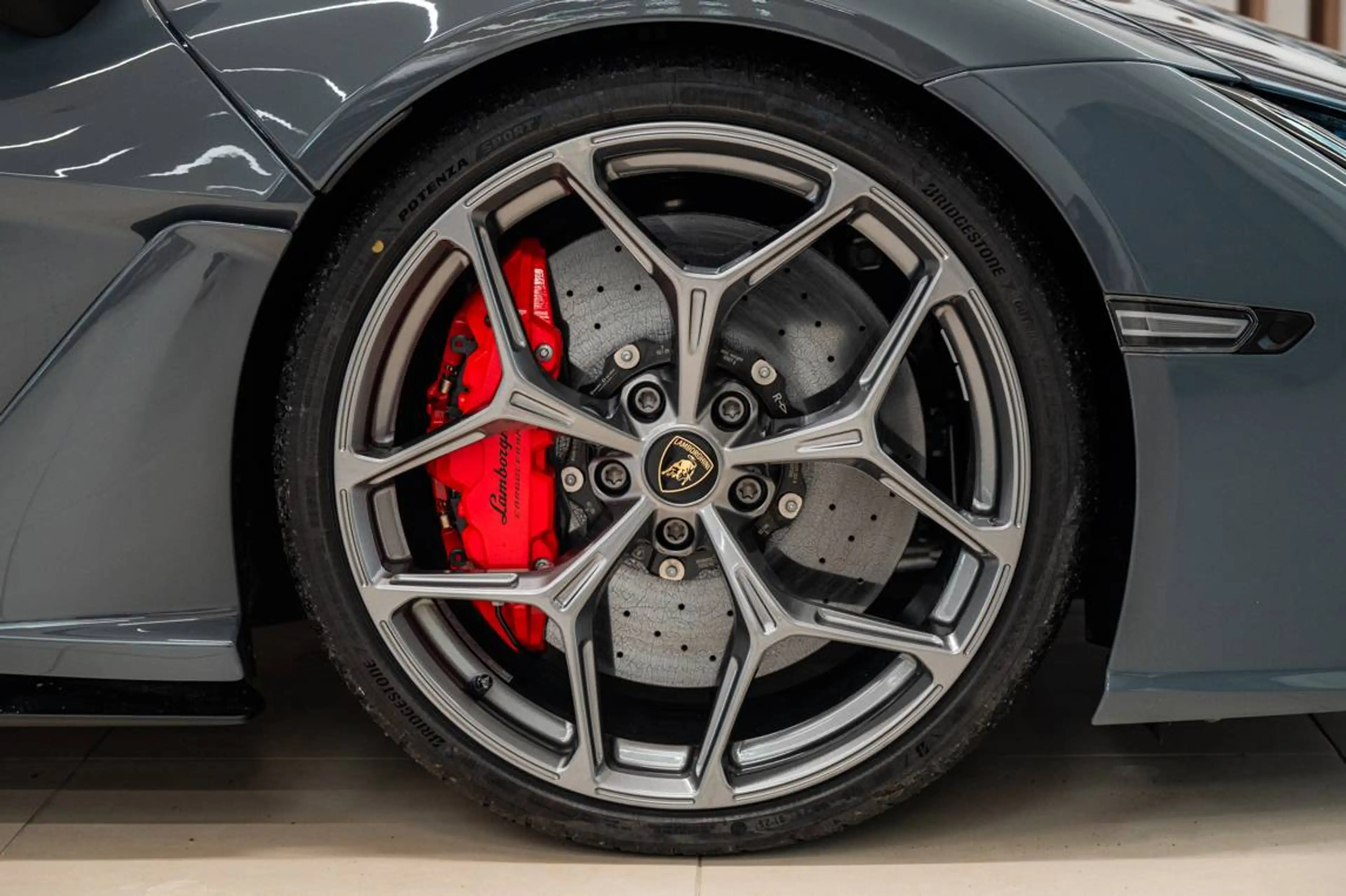 Lamborghini Revuelto Revuelto PHEV 6.5i V12 — photo 8