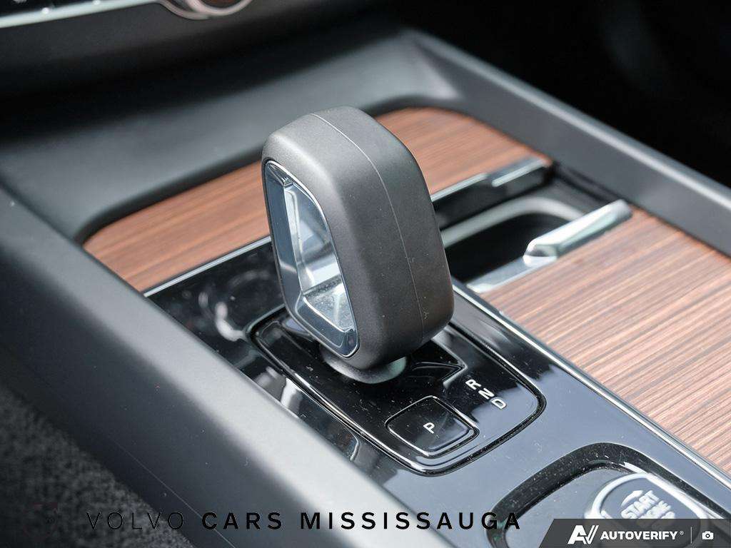 2024 Volvo XC60 Plus Dark Theme thumb 19
