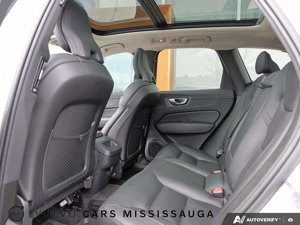 2024 Volvo XC60 Plus Dark Theme thumb 25
