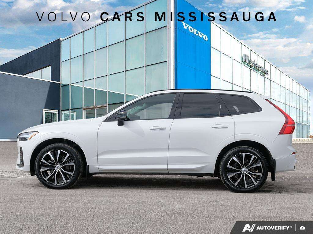 2024 Volvo XC60 Plus Dark Theme alt 3