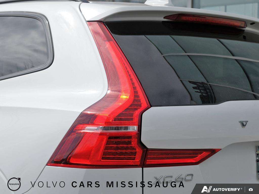 2024 Volvo XC60 Plus Dark Theme thumb 12