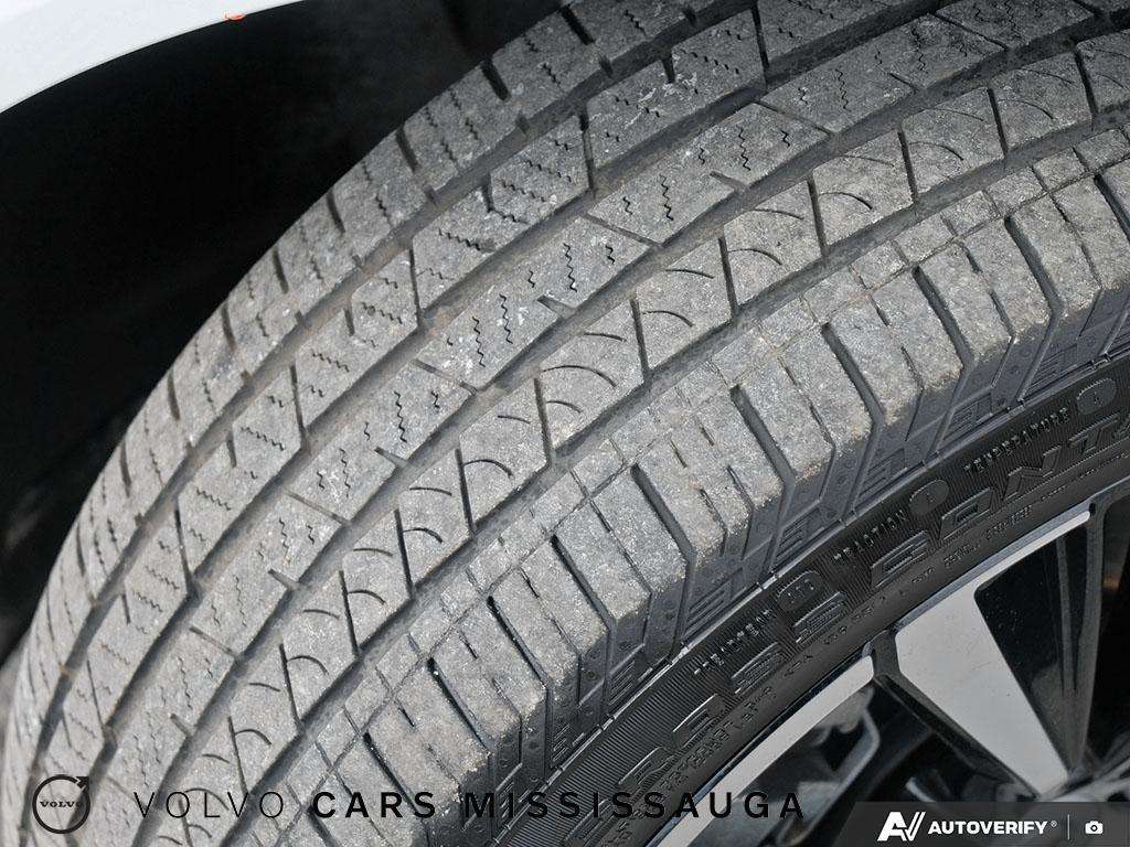 2024 Volvo XC60 Plus Dark Theme thumb 7