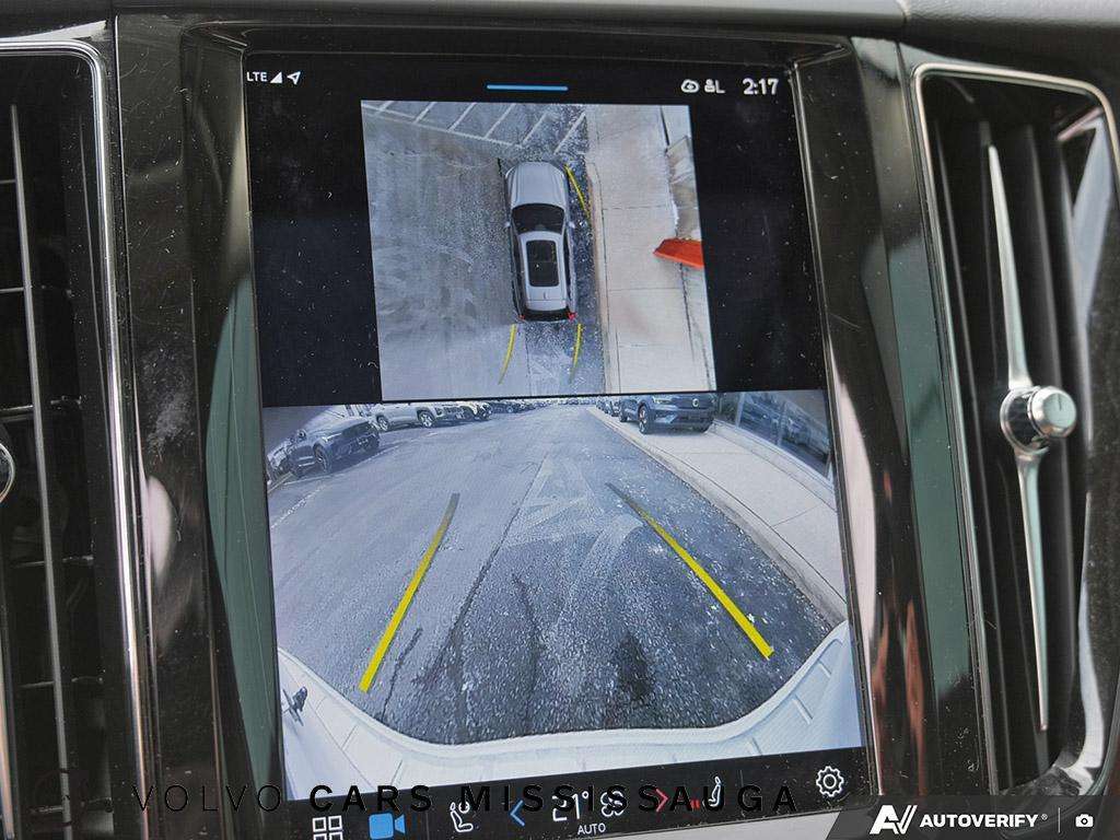 2024 Volvo XC60 Plus Dark Theme thumb 22