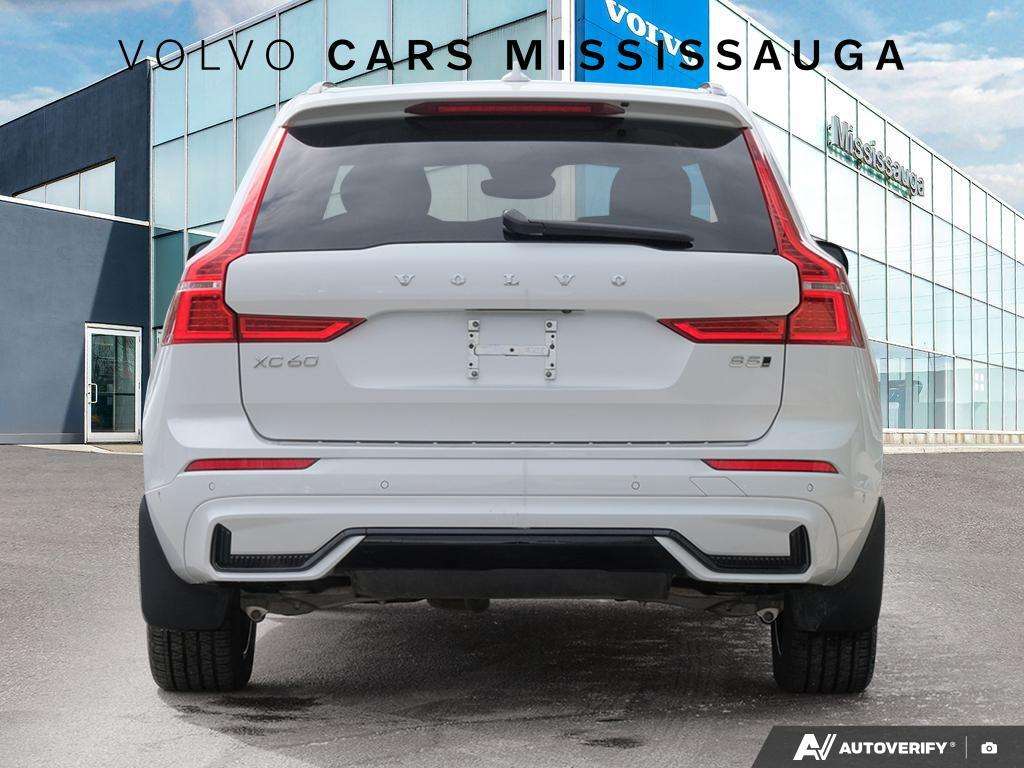 2024 Volvo XC60 Plus Dark Theme alt 5