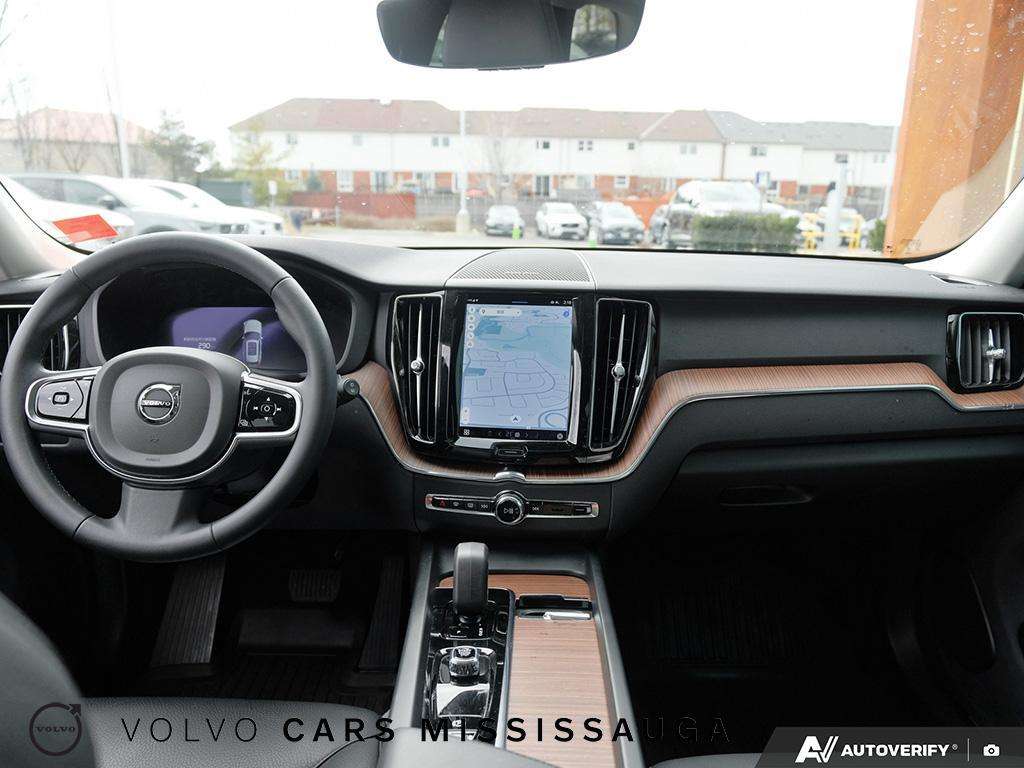 2024 Volvo XC60 Plus Dark Theme thumb 26