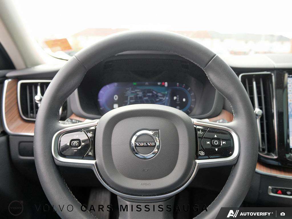 2024 Volvo XC60 Plus Dark Theme thumb 14