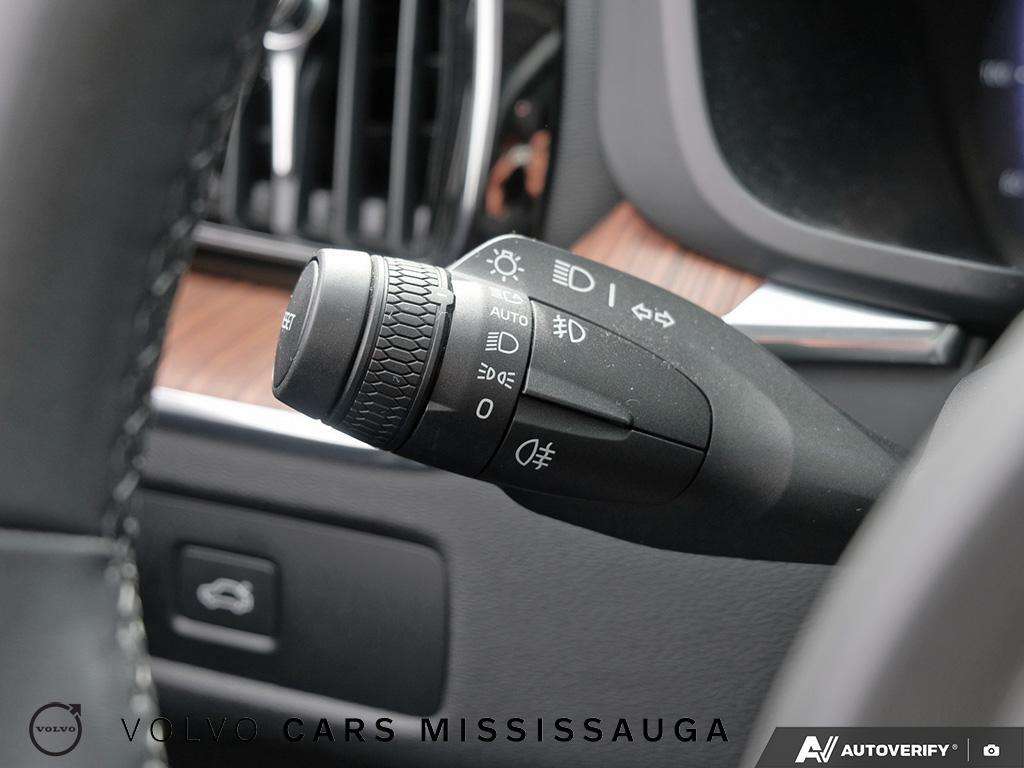 2024 Volvo XC60 Plus Dark Theme thumb 16