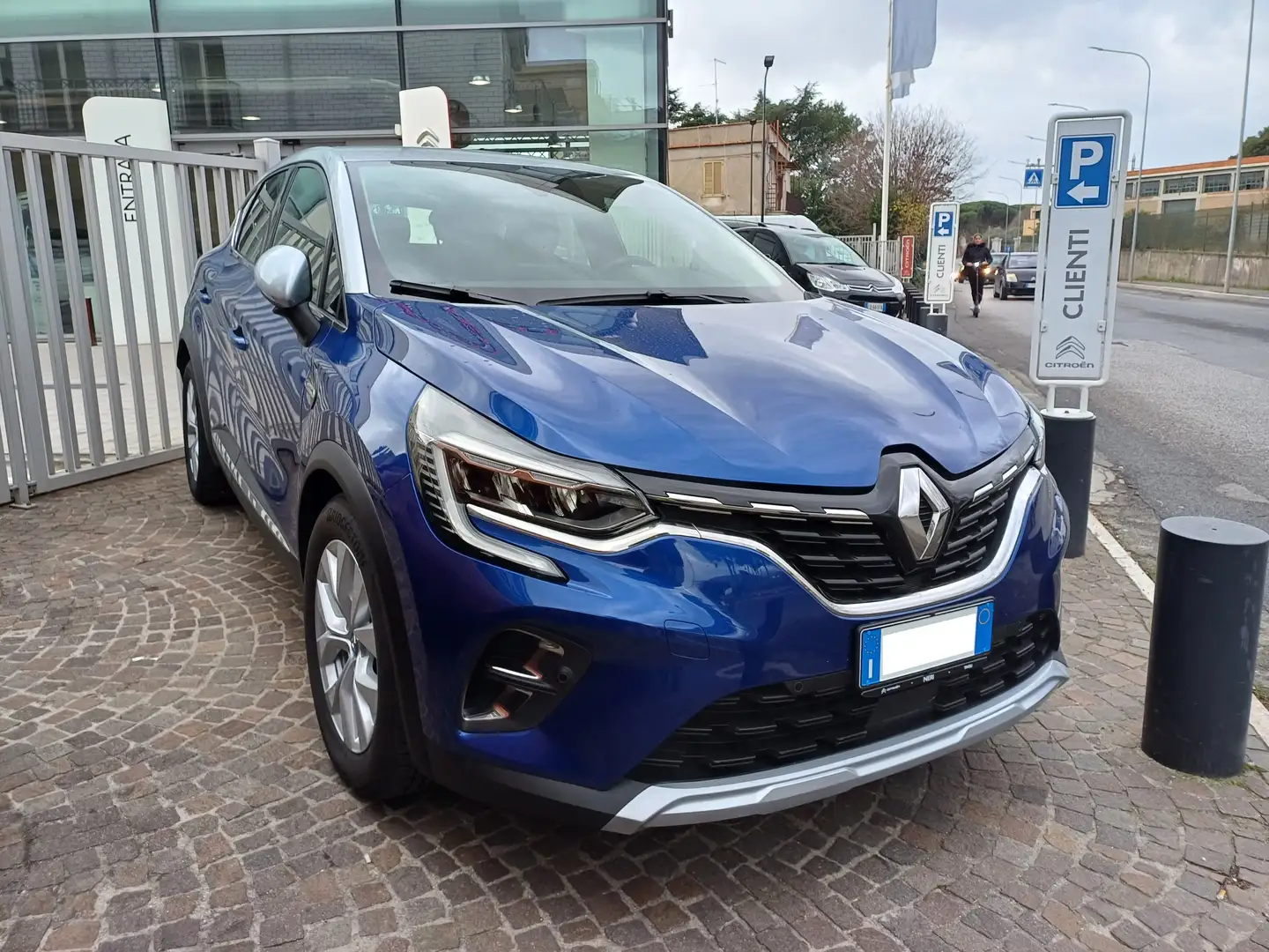 Renault Captur 1.6 E-Tech phev Intens 160cv auto Blauw - 1