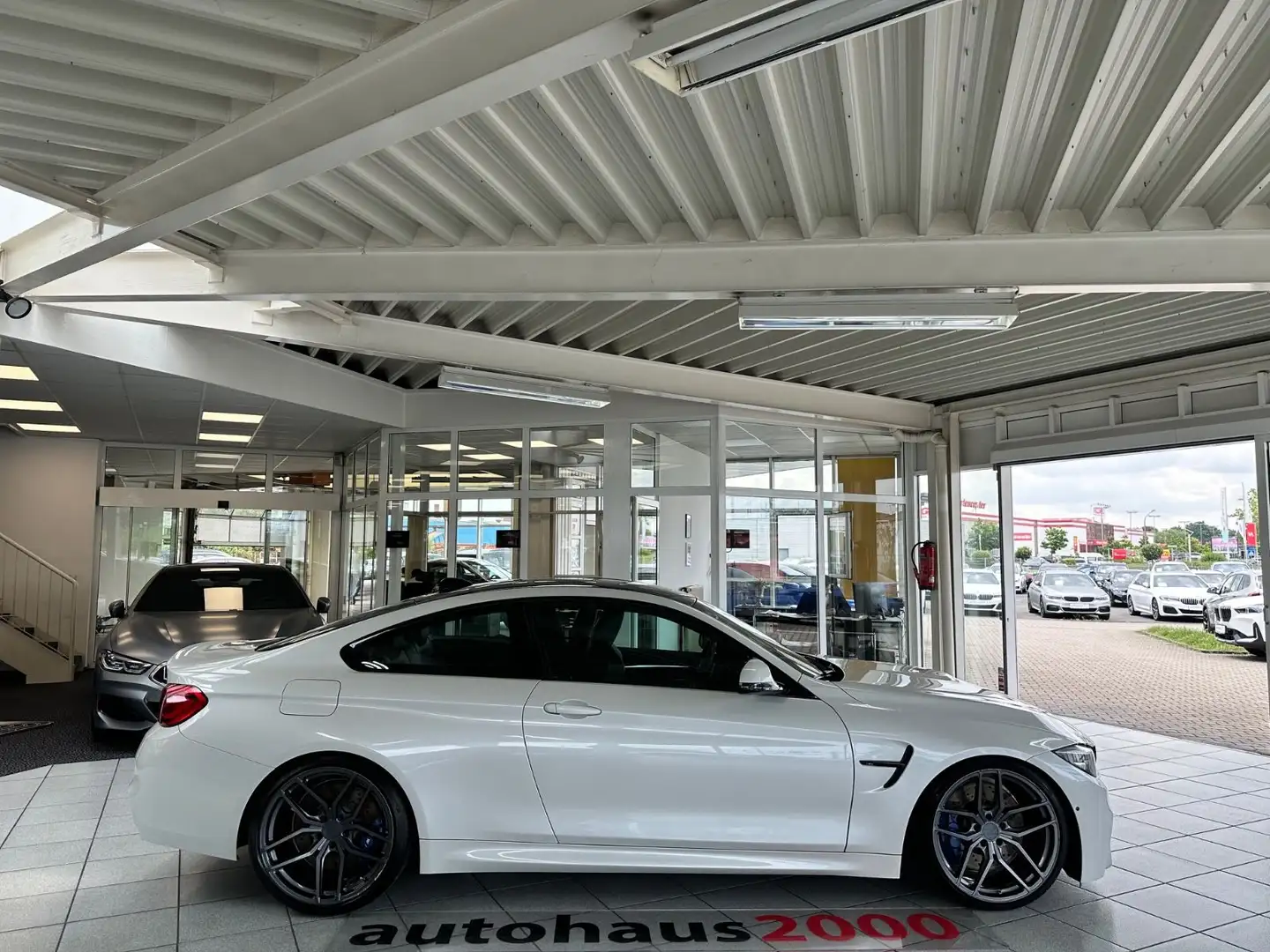BMW M4 Coupe M COMPETITION LED/HUD/CAM/MEMORY Weiß - 2