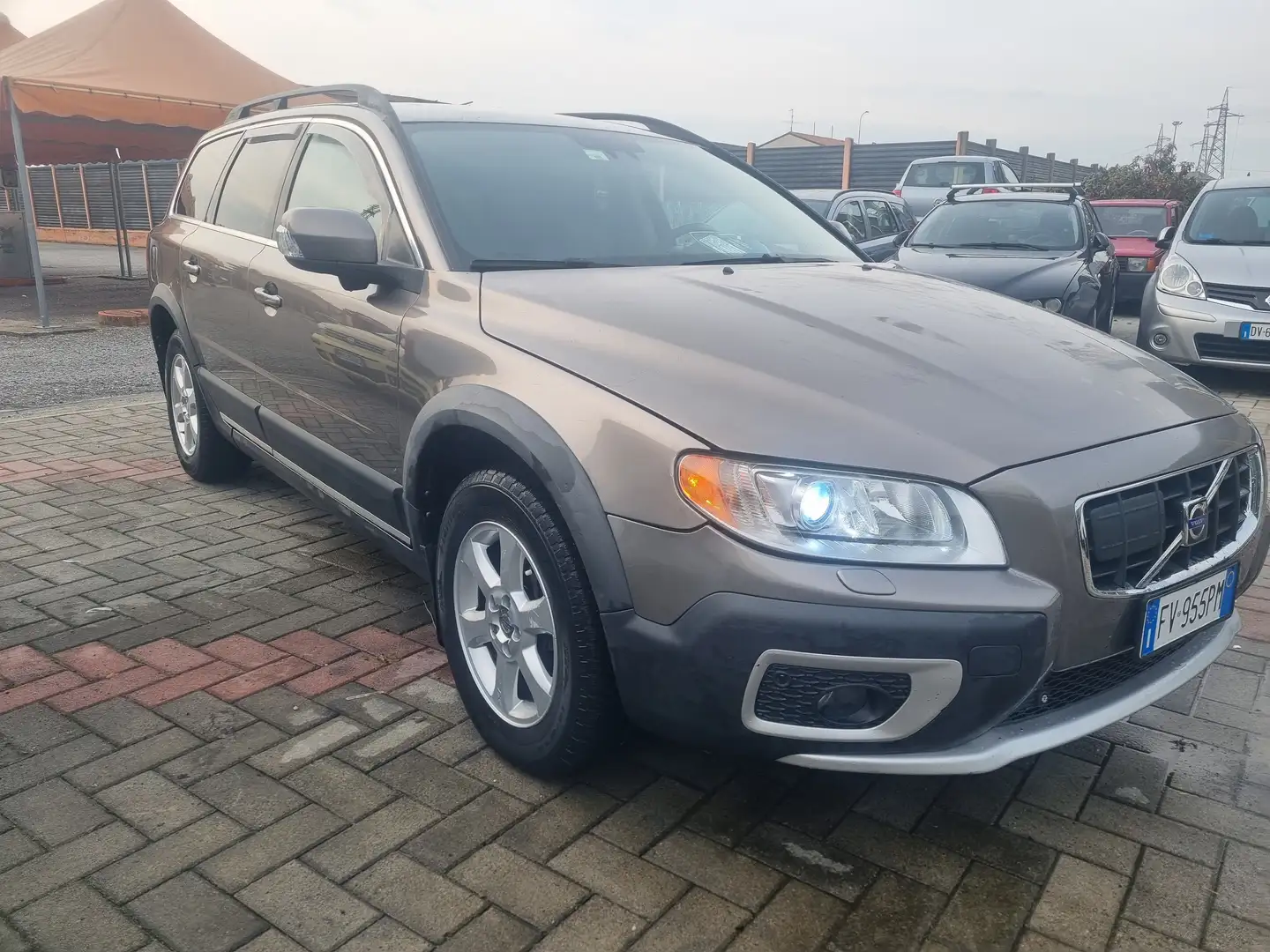 Volvo XC70 XC70 2.4 d5 Kinetic awd 185cv Brun - 2