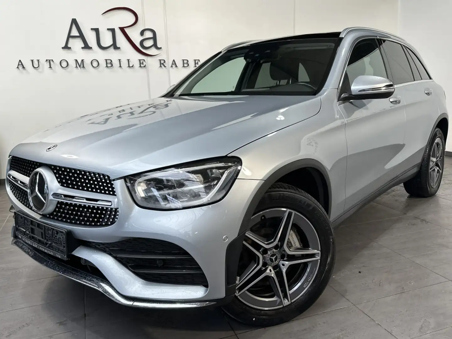 Mercedes-Benz GLC 300 4Matic AMG-Line NAV+LED+AHK+PANO+19ZO Argintiu - 1