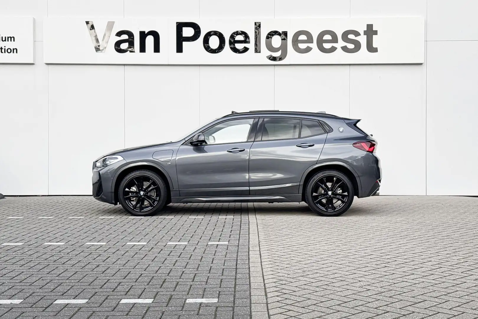 BMW X2 xDrive25e M Sport | Panoramdak Grijs - 2