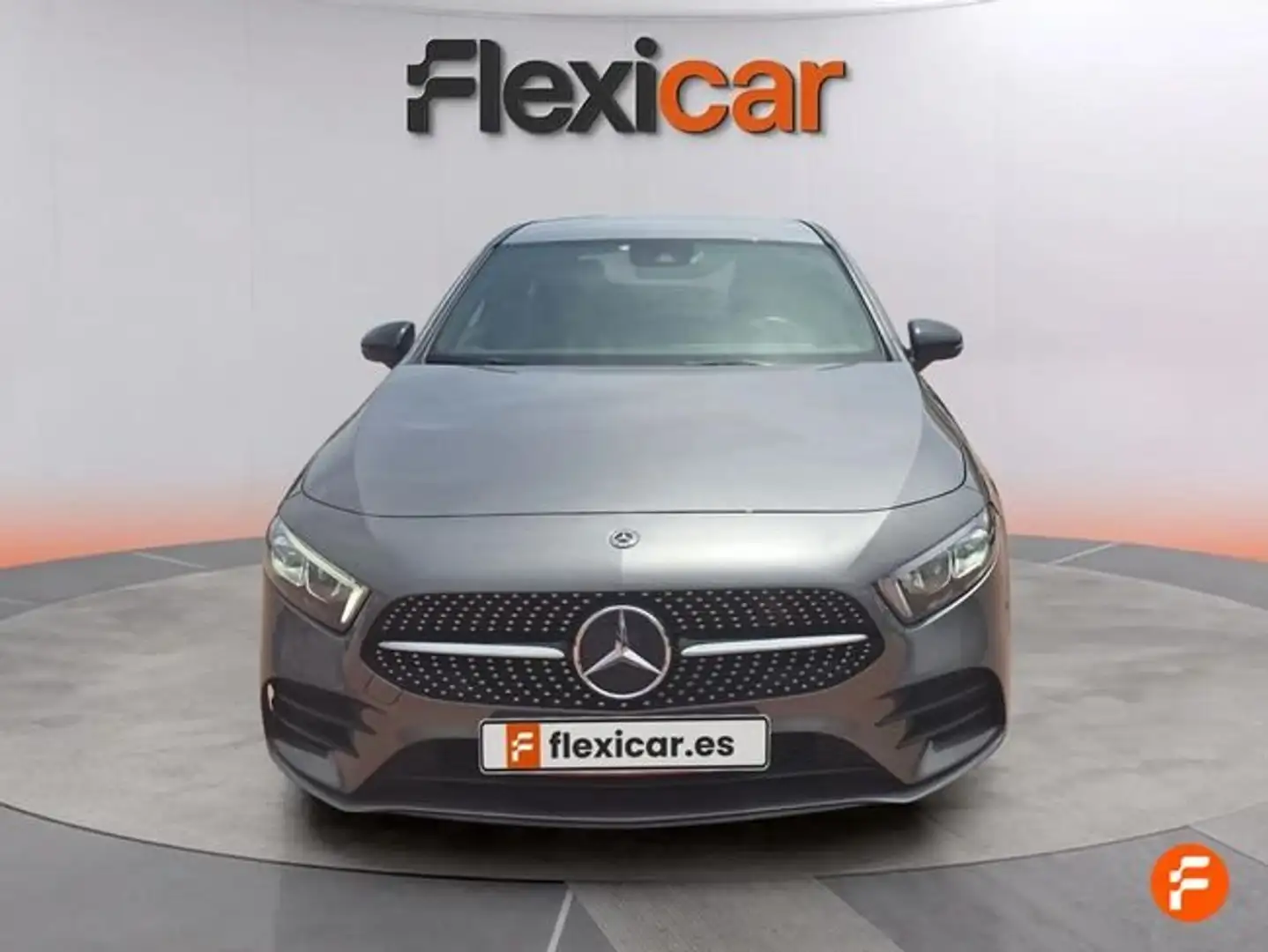 Mercedes-Benz A 200 Sedán Gris - 2
