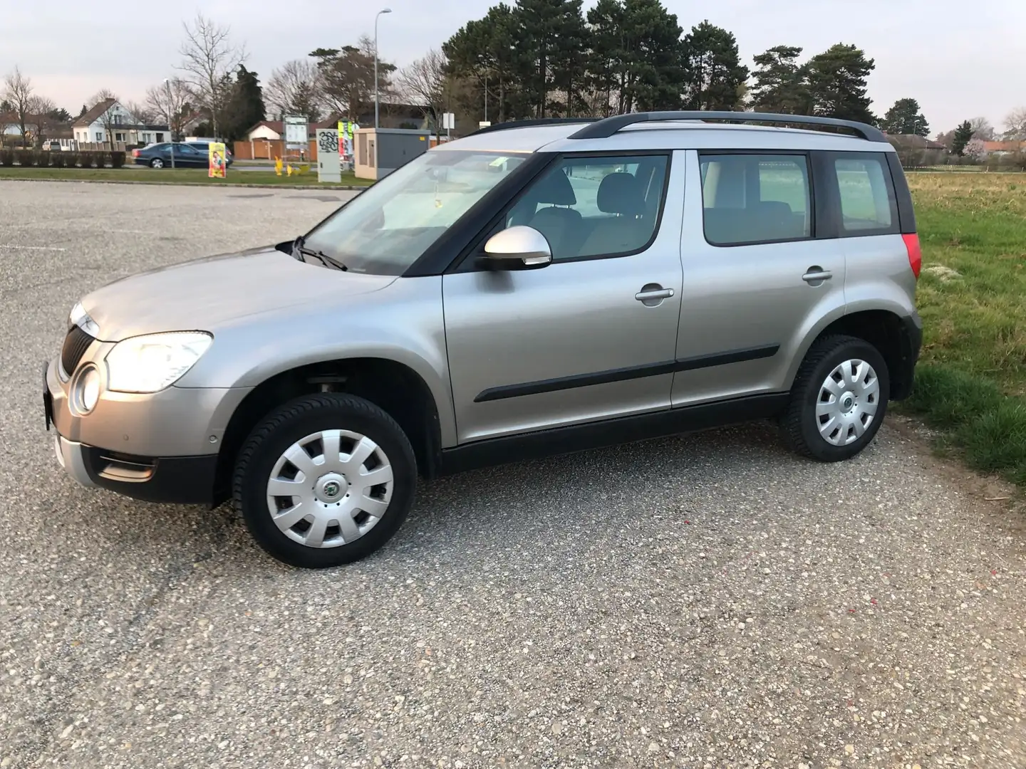 Skoda Yeti Yeti Active 1,2 TSI DSG Active Silber - 2