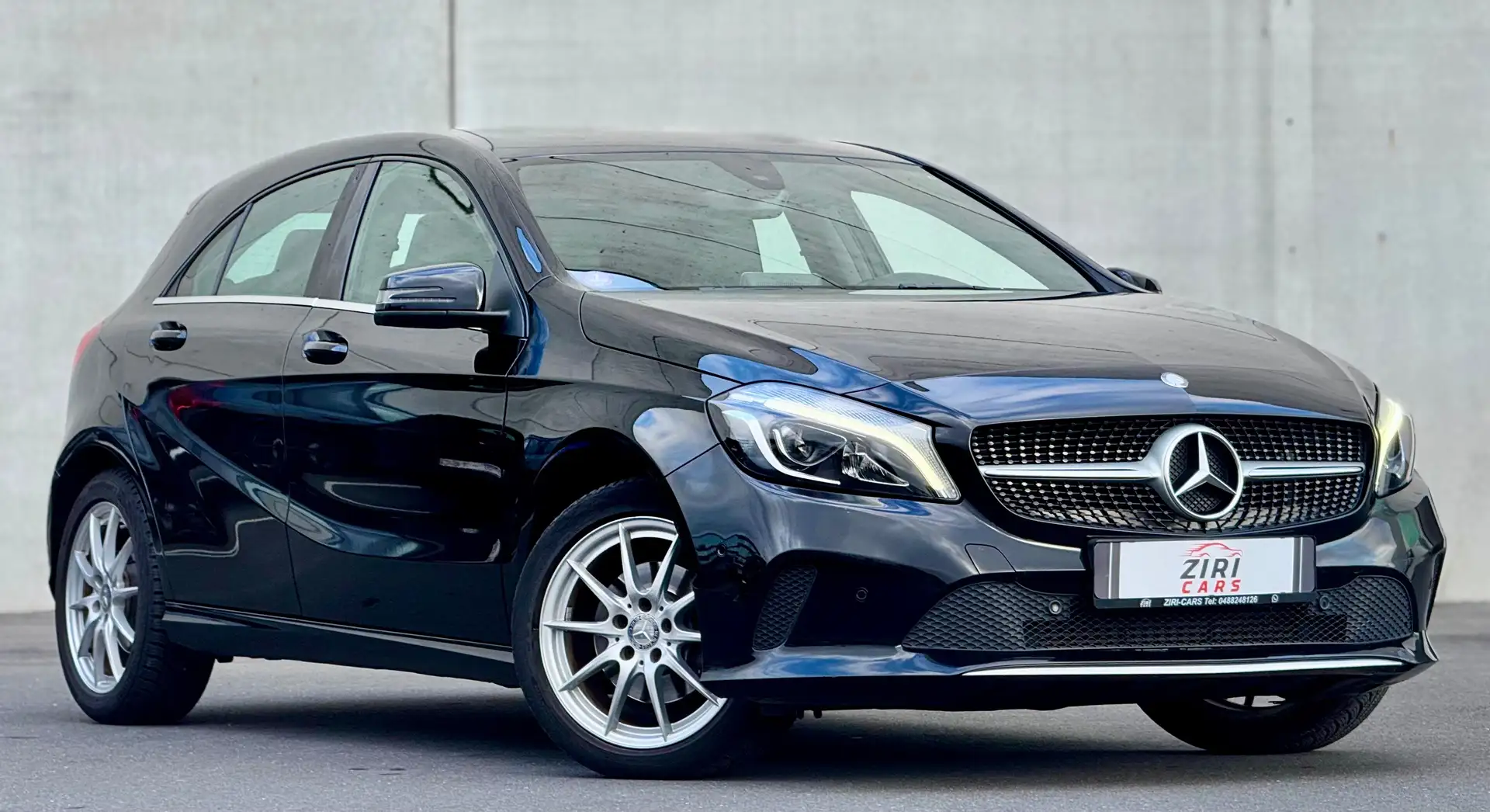 Mercedes-Benz A 180 A 180 7G-DCT Urban Noir - 1