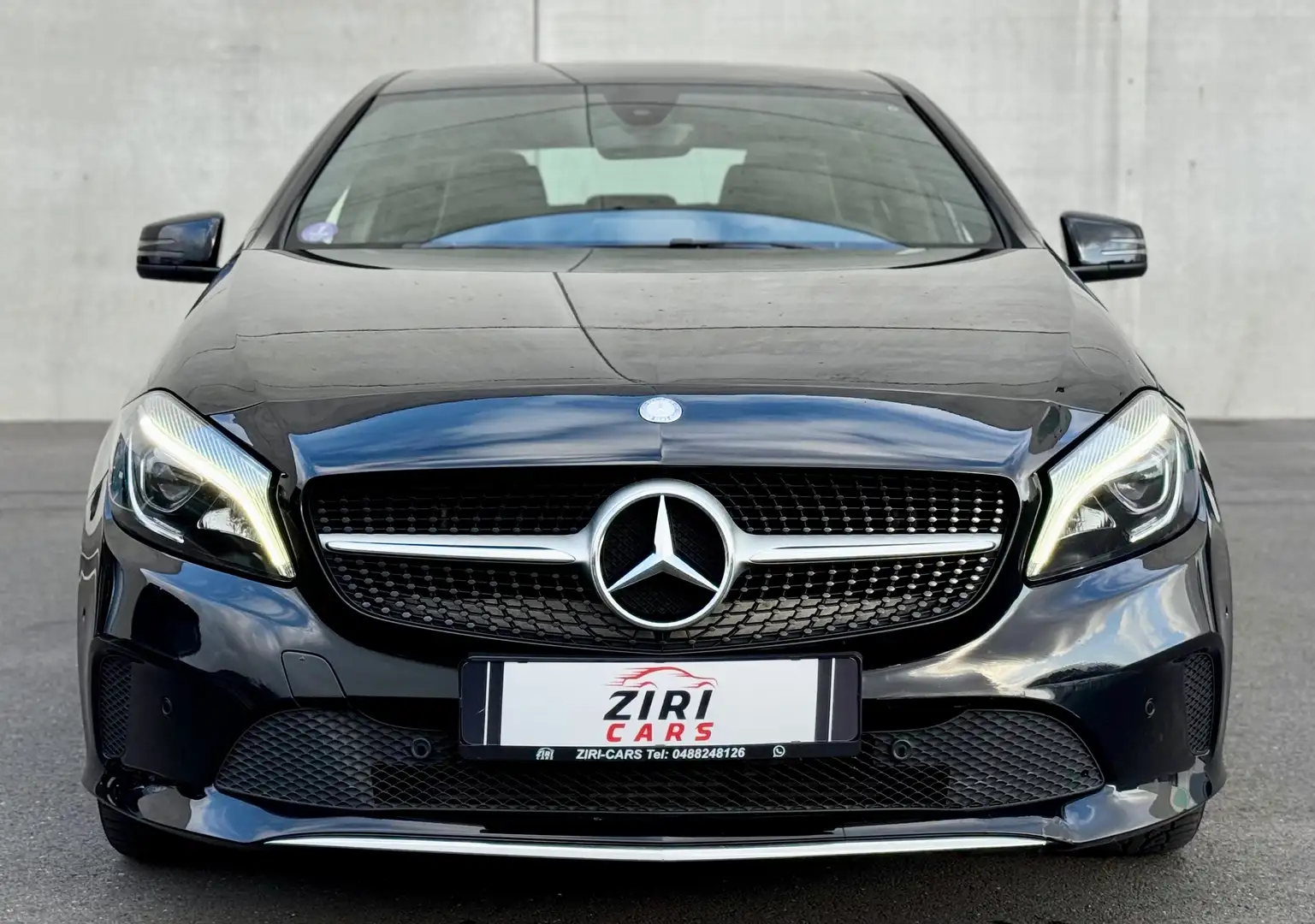 Mercedes-Benz A 180 A 180 7G-DCT Urban Noir - 2