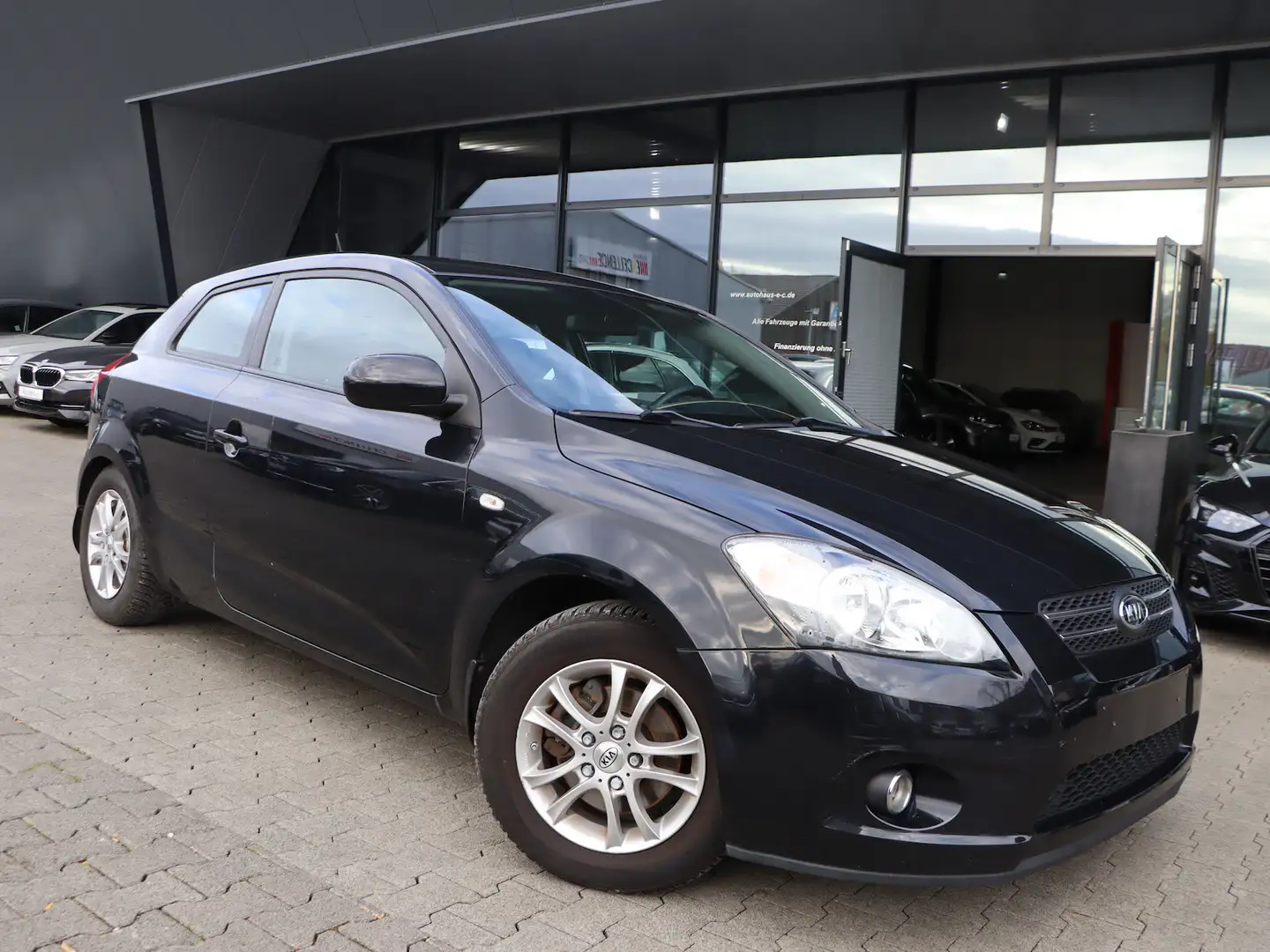 Kia ProCeed / pro_cee'd pro_cee´d 1.6 LX / 1.HAND / KLIMA Schwarz - 2