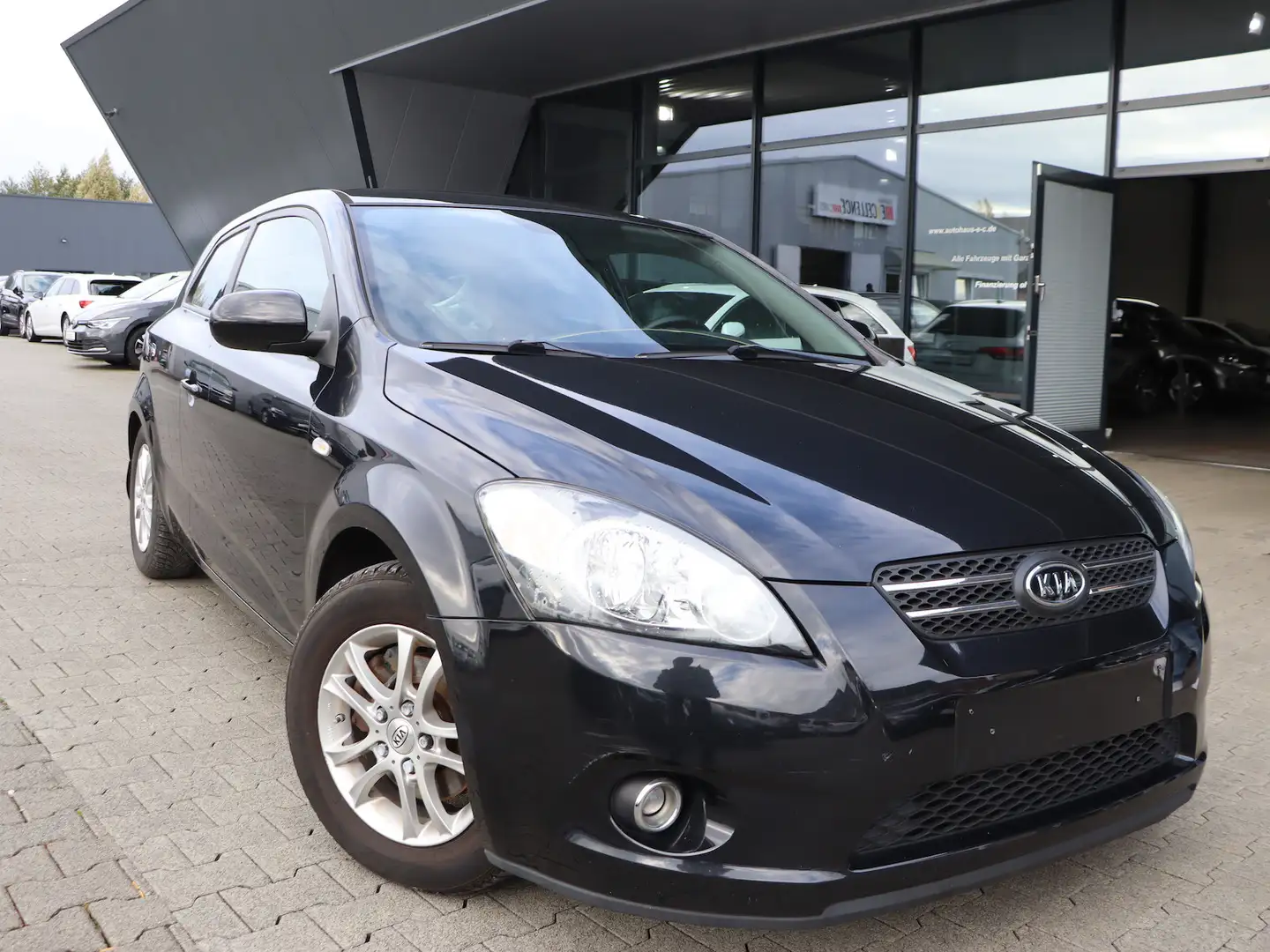 Kia ProCeed / pro_cee'd pro_cee´d 1.6 LX / 1.HAND / KLIMA Schwarz - 1