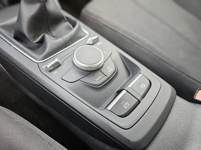 Audi Q2 view 15