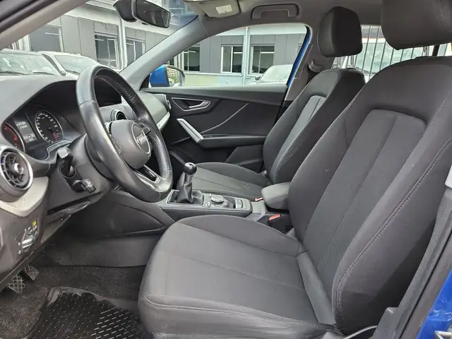 Audi Q2 view 8