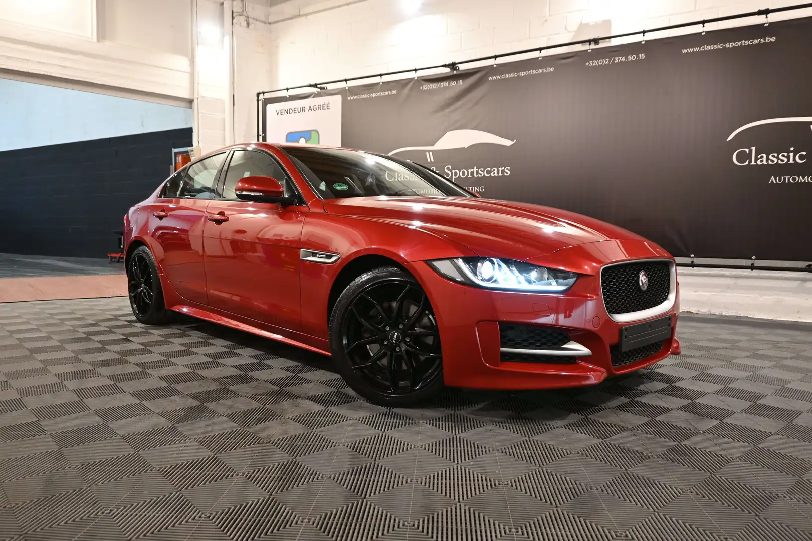 Jaguar XE 2.0 D R-SPORT / TOIT PANO / CAMERA / ATTELAGE Rot - 2