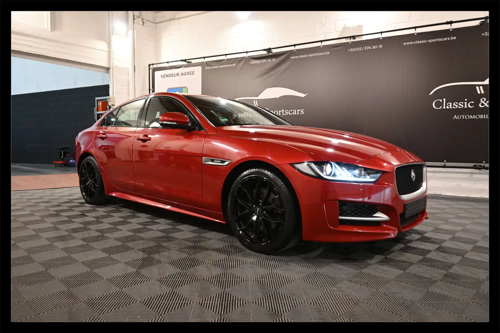 Jaguar XE 2.0 D R-SPORT / TOIT PANO / CAMERA / ATTELAGE Rot - 1