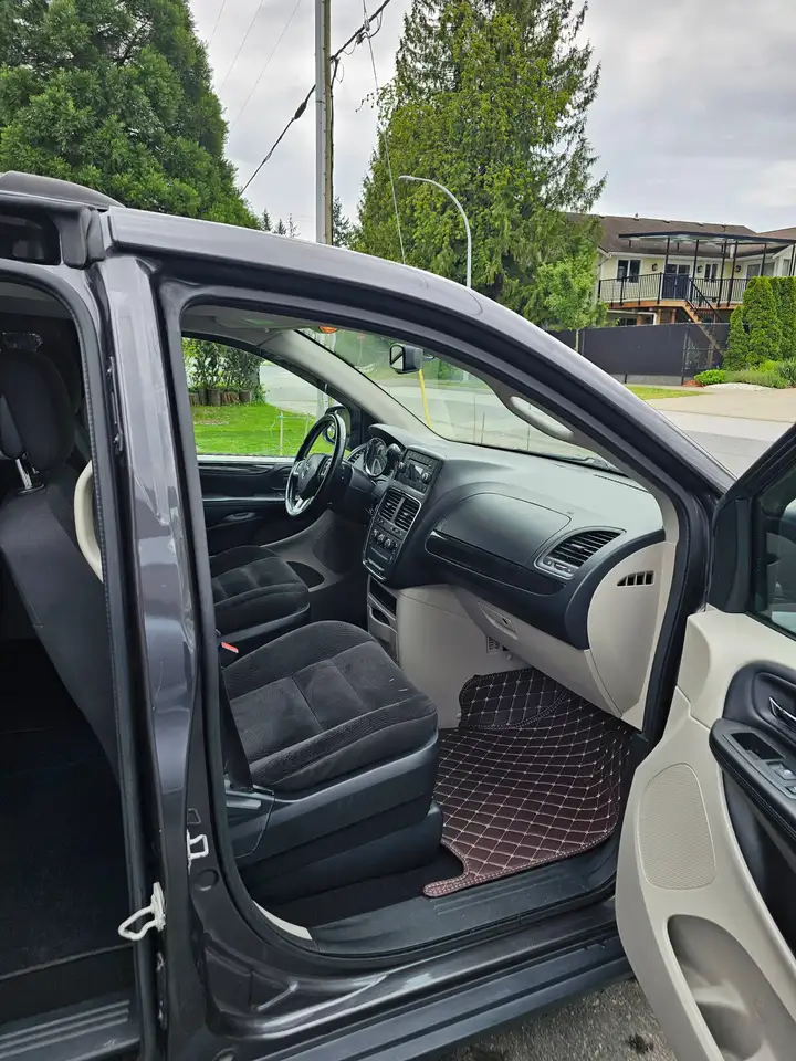 Dodge Grand Caravan photo Dodge Grand Caravan