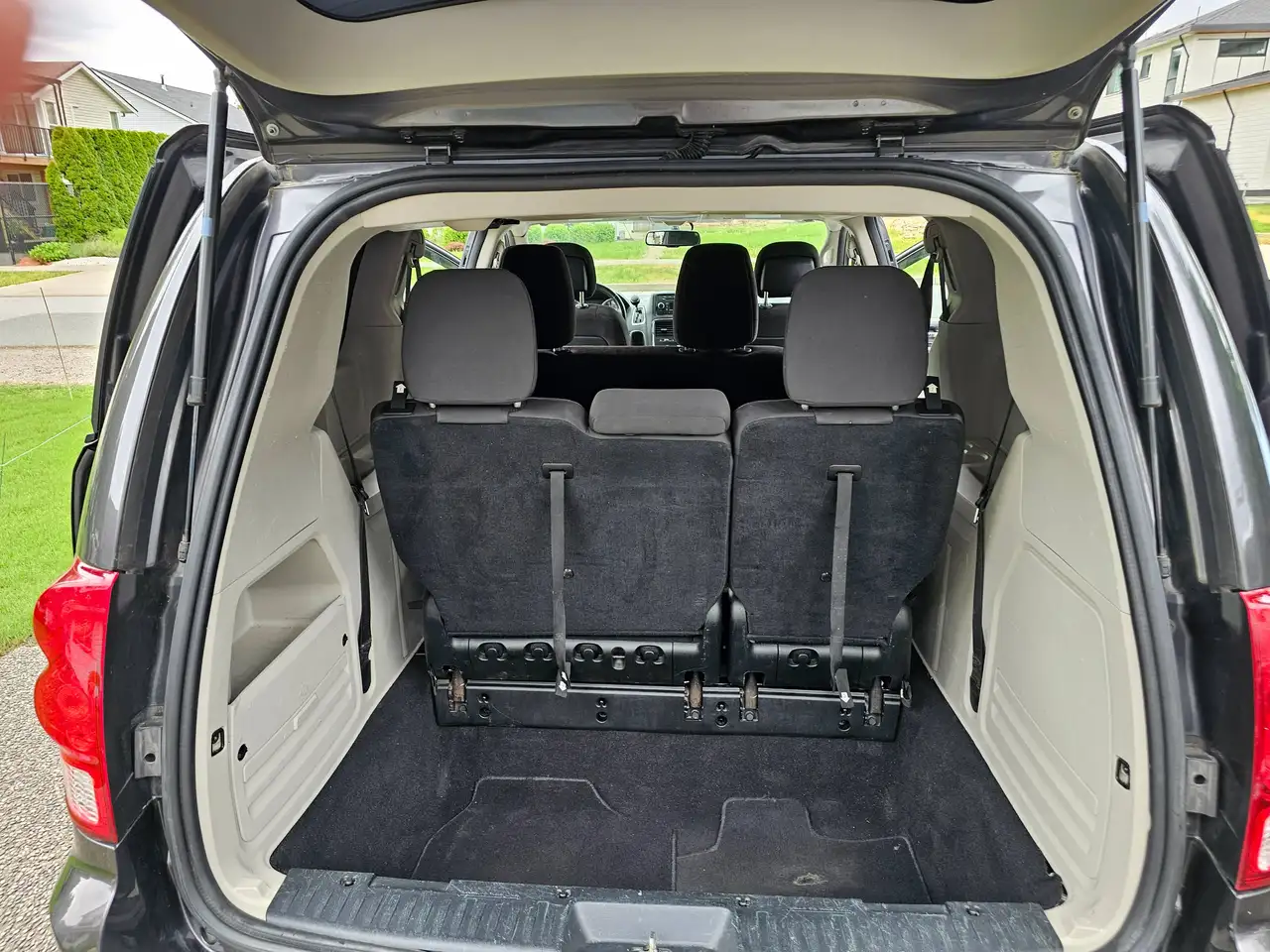 Dodge Grand Caravan photo Dodge Grand Caravan