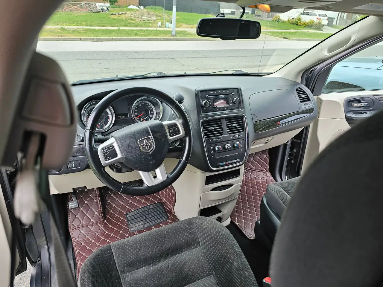 Dodge Grand Caravan photo Dodge Grand Caravan