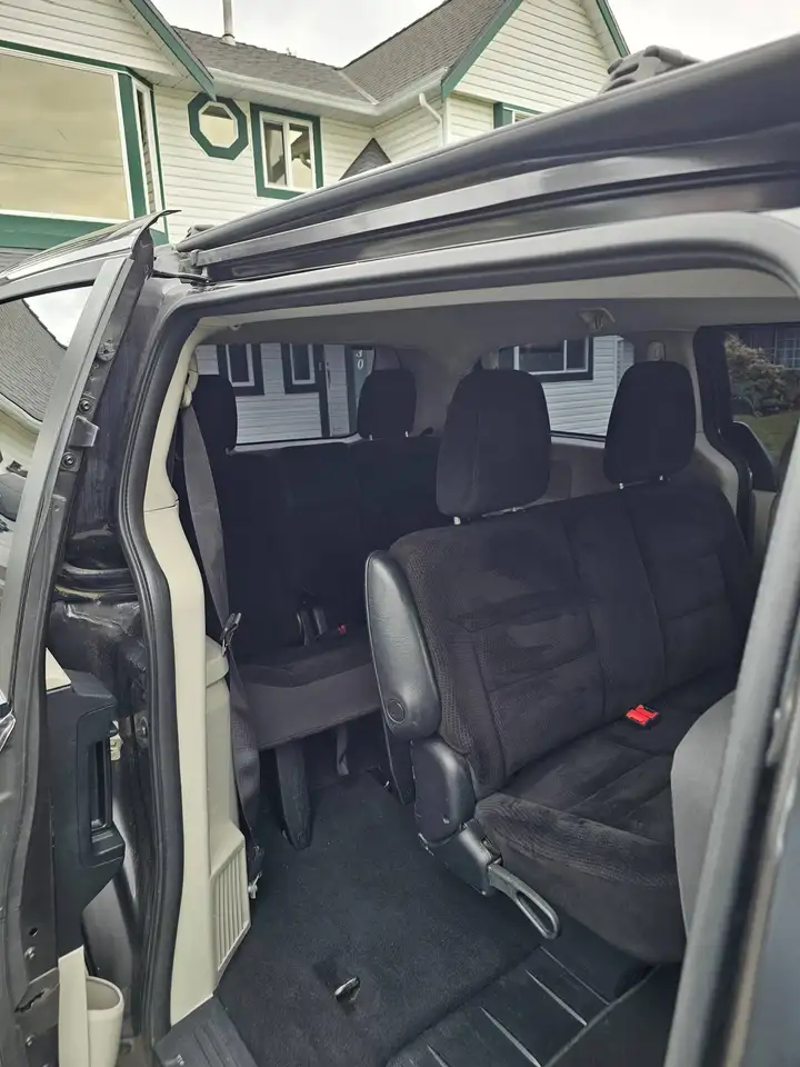 Dodge Grand Caravan photo Dodge Grand Caravan