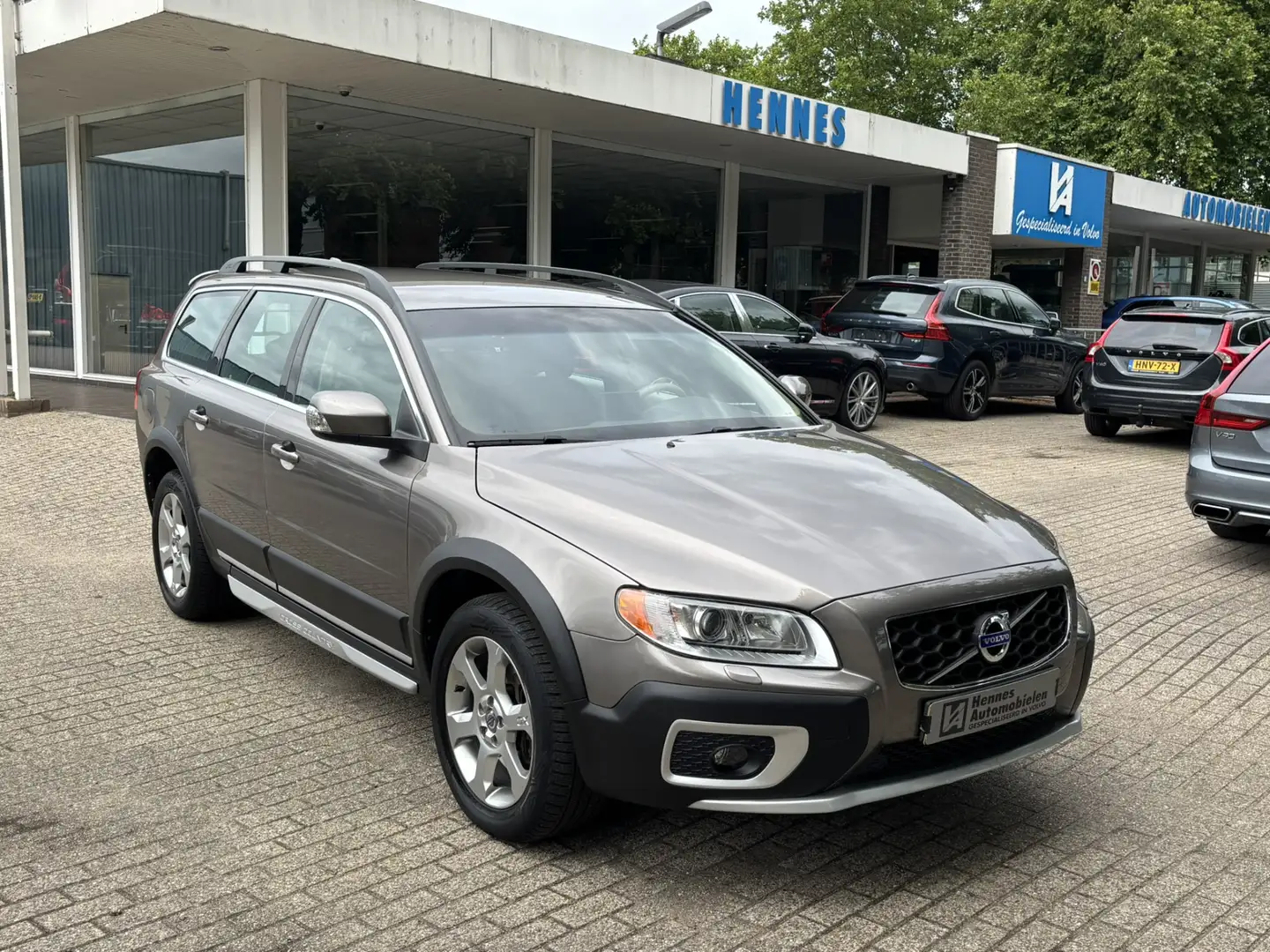 Volvo XC70 3.2 AWD Summum Bluetooth BTW voordeel €350,- Grijs - 1