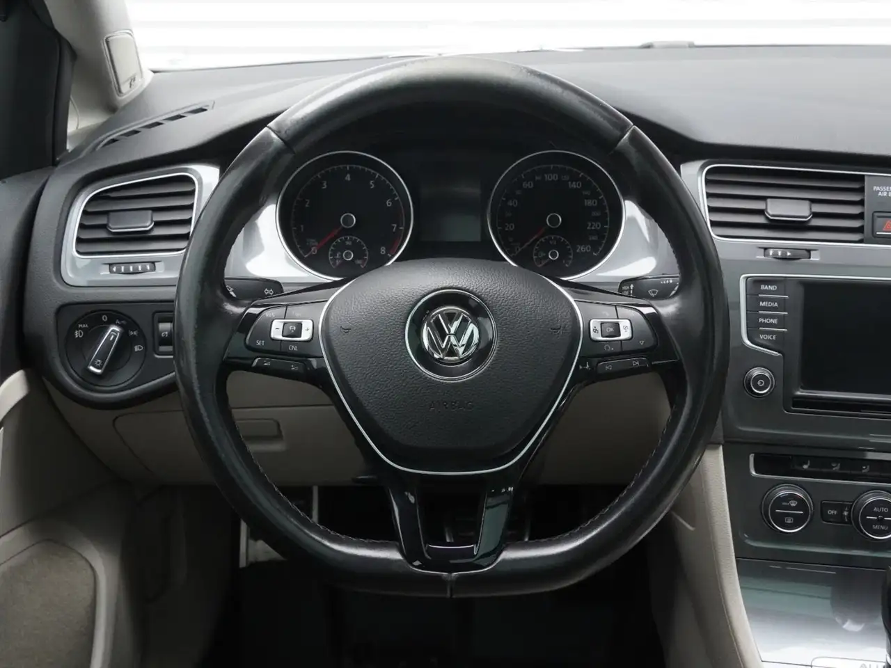 Volkswagen Golf photo Volkswagen Golf