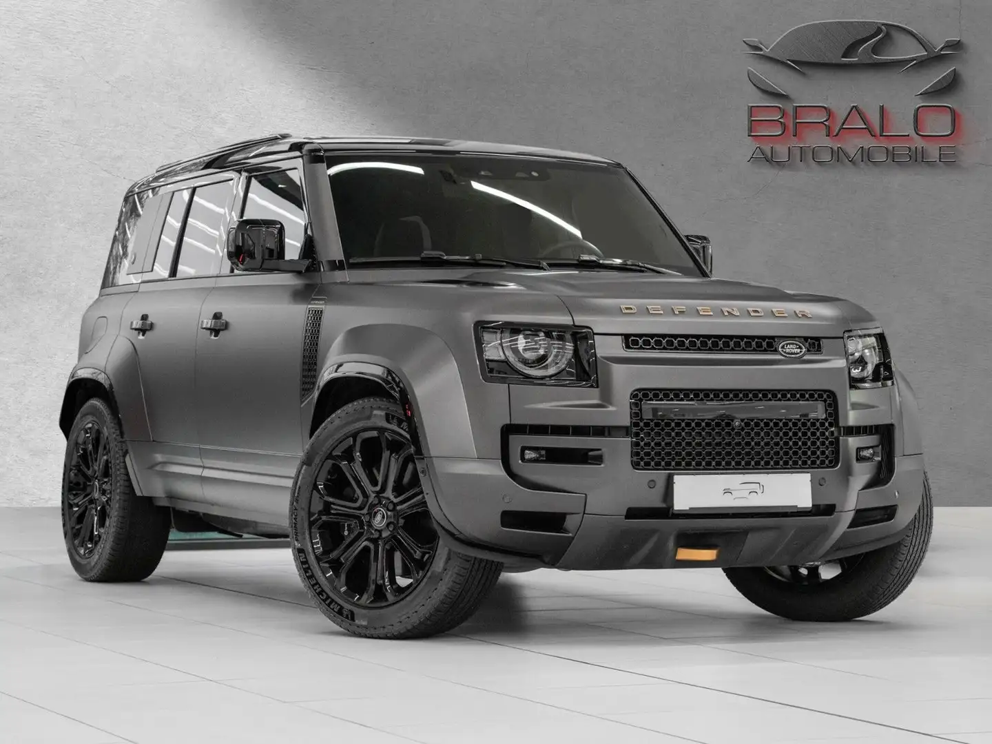 Land Rover Defender OCTA P635 "HUD+AHK+Soundsystem" Šedá - 2
