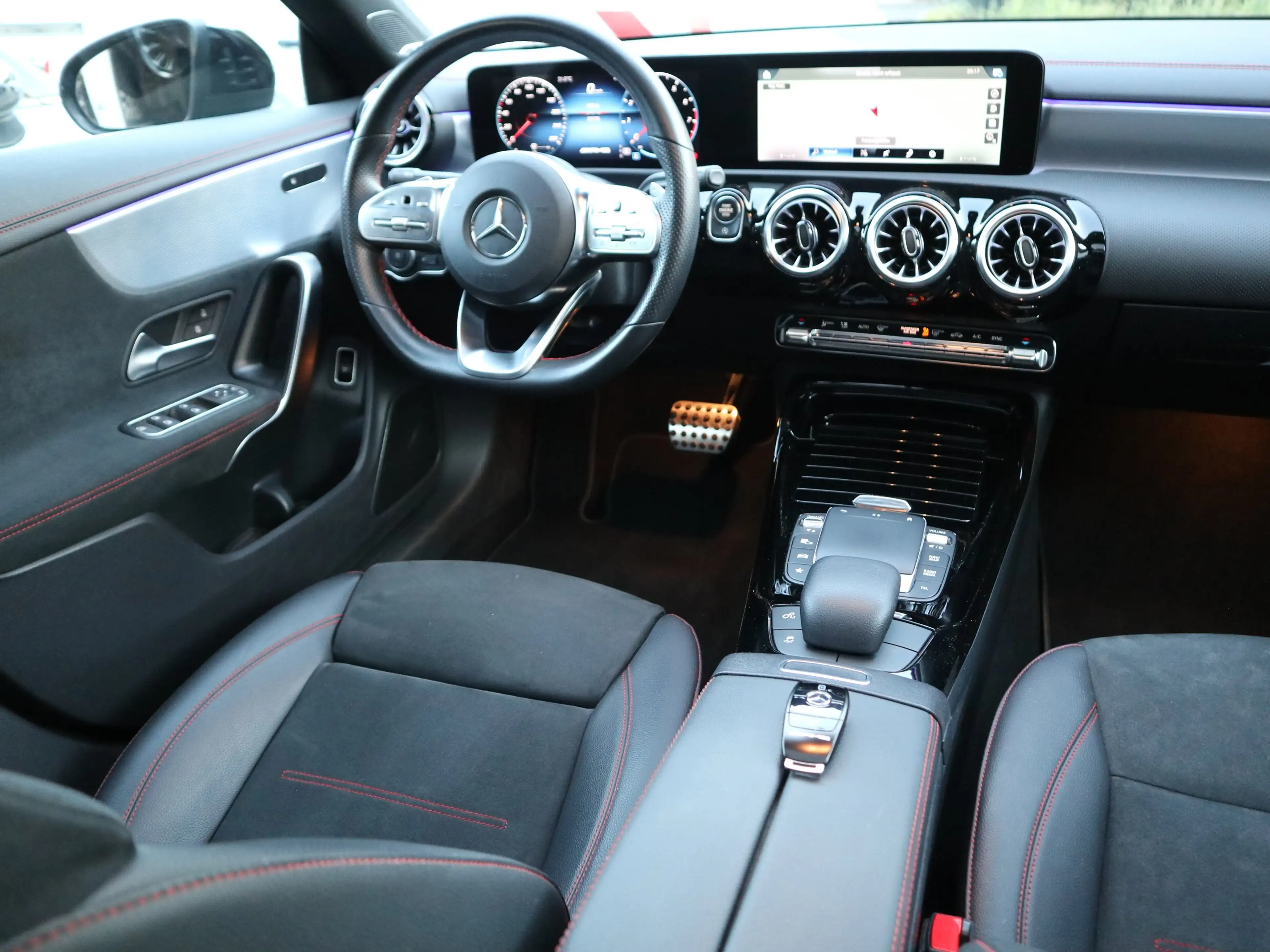 Mercedes-Benz CLA 35 AMG Pano LED Burmester AHK Night 19 Ambiente — photo 10