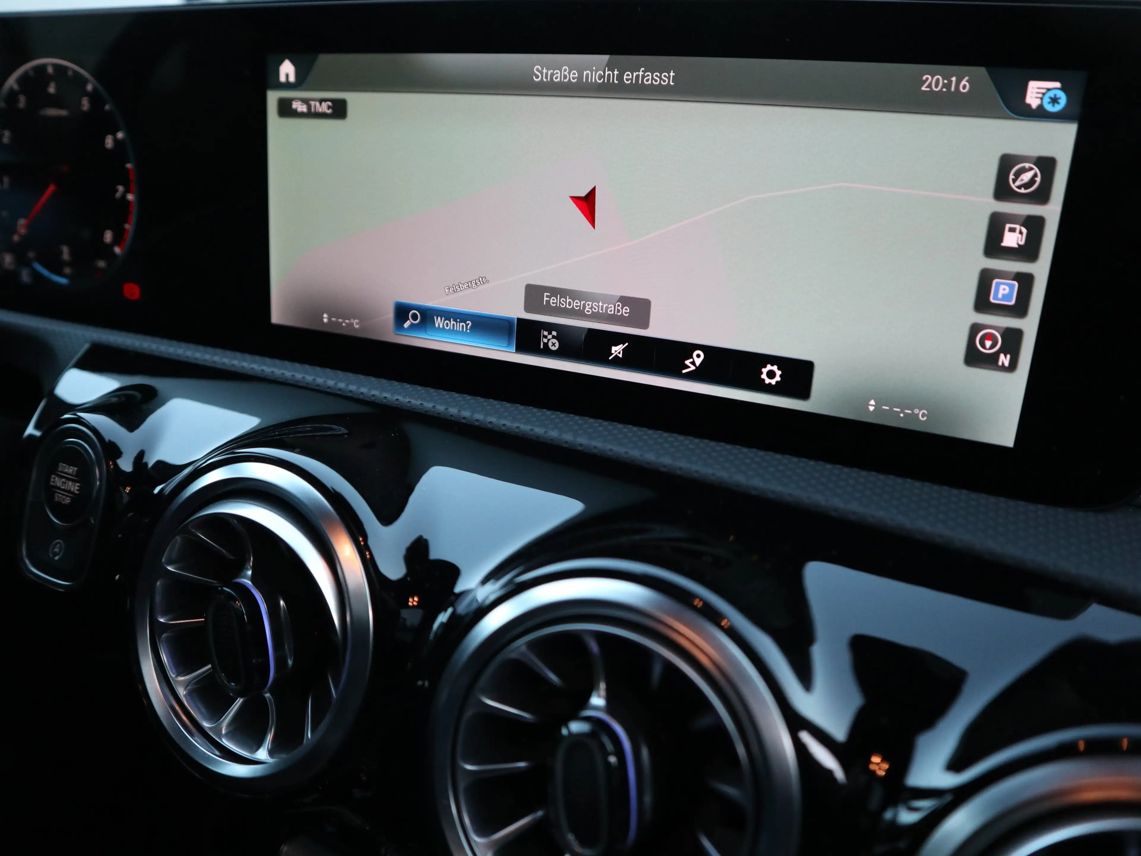 Mercedes-Benz CLA 35 AMG Pano LED Burmester AHK Night 19 Ambiente — photo 15