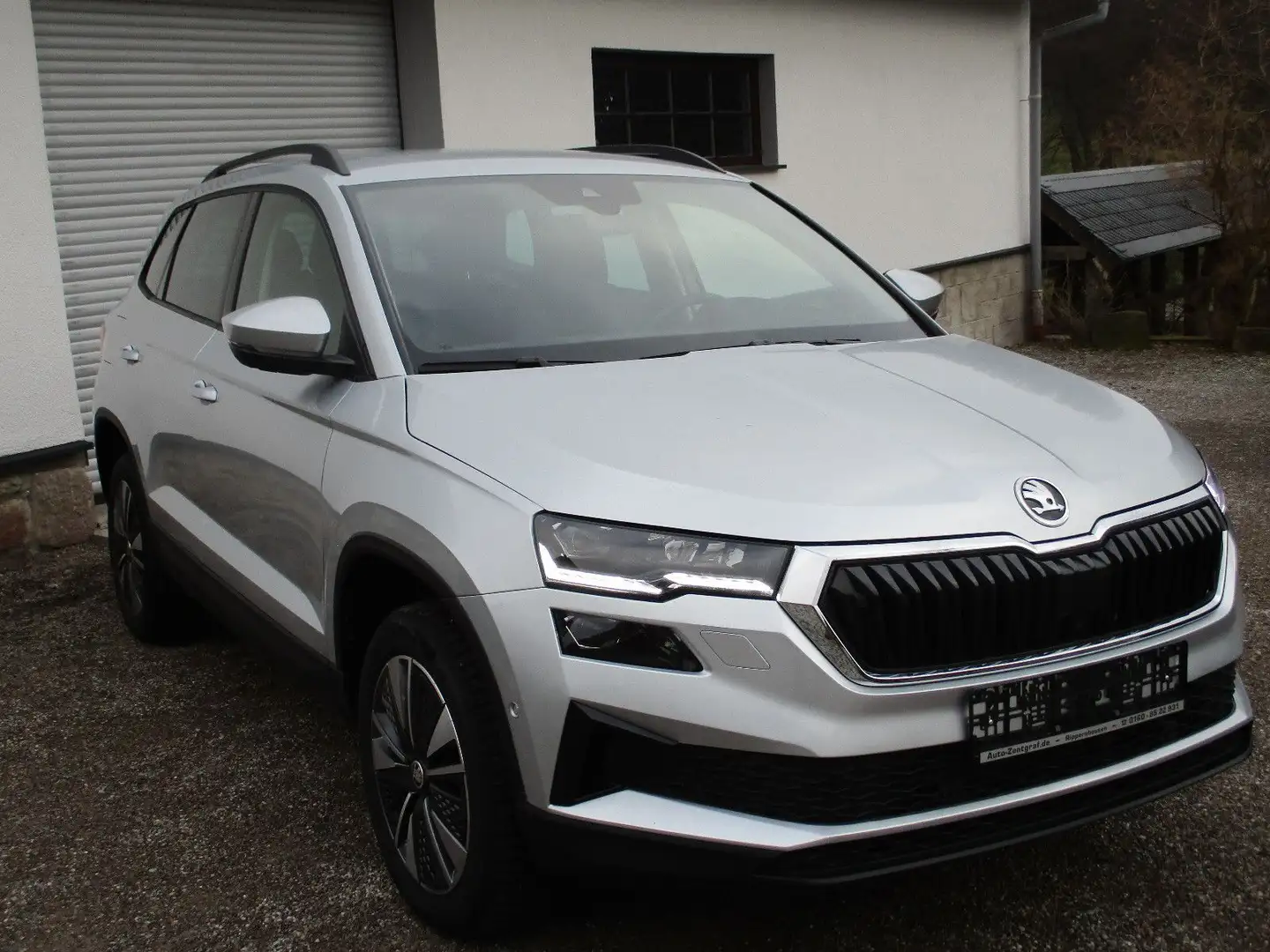Skoda Karoq Tour+LED+AHK+Navi+Apple CarPlay Silber - 1