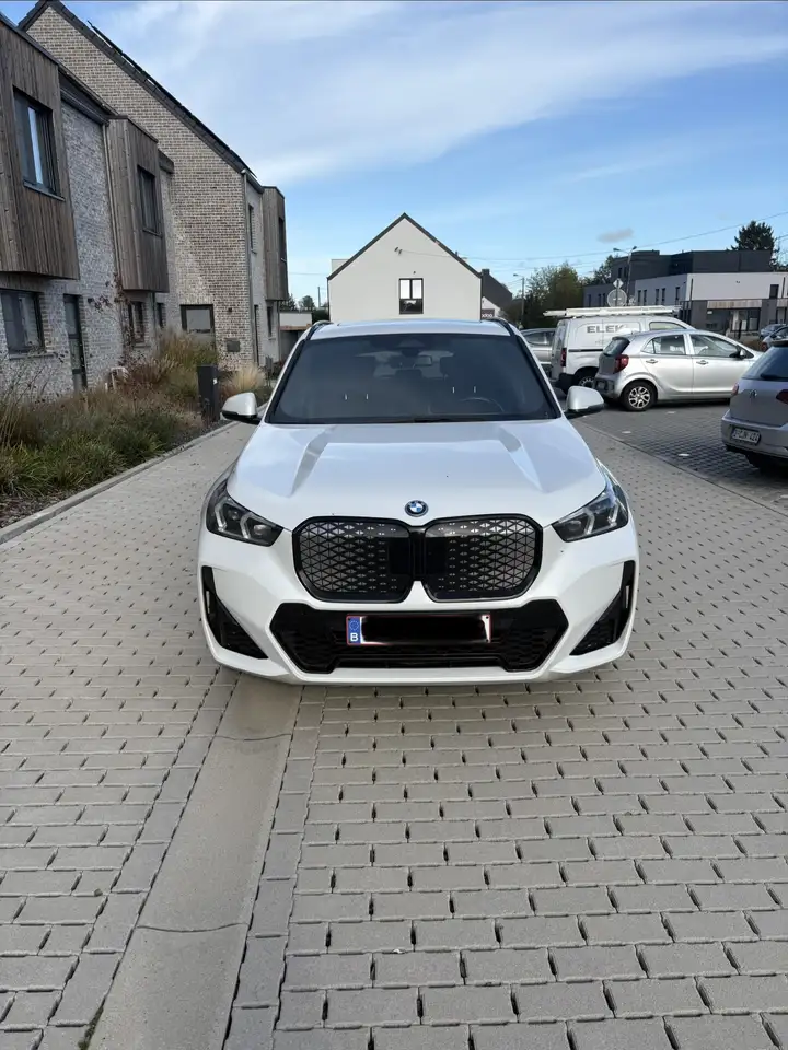 BMW iX1
