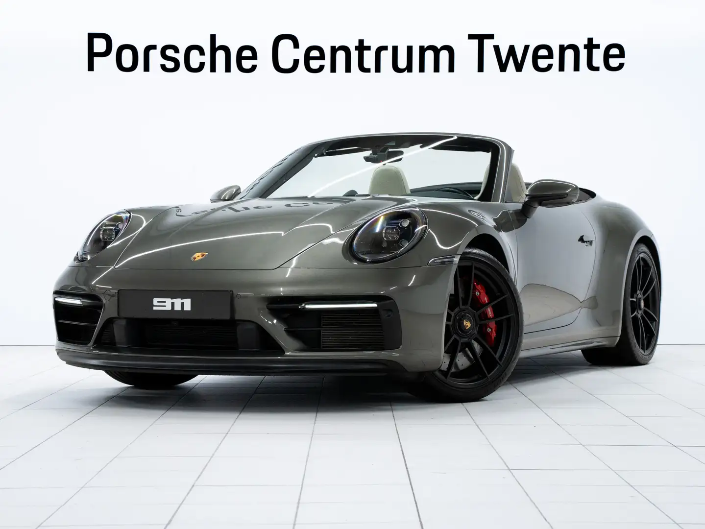 Porsche 992 Carrera GTS Cabriolet Vert - 1