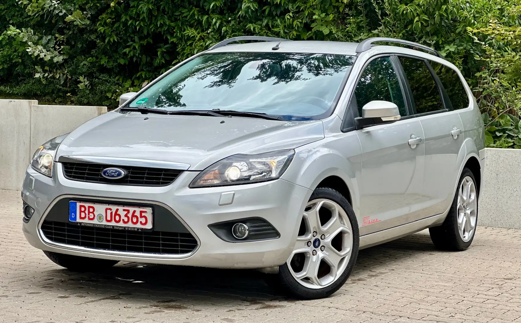 Ford Focus ST LINE+AUTOMATIK+SHZ+PDC Grau - 1