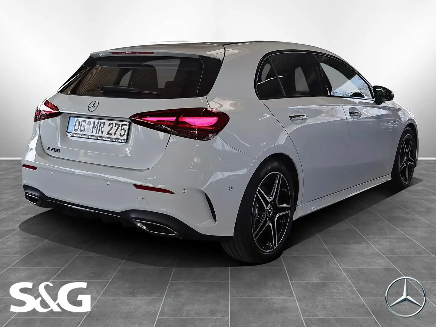 Mercedes-Benz A 200 AMG MBUX+RüKam+M-LED+Pano+Night+Distronic Weiß - 2