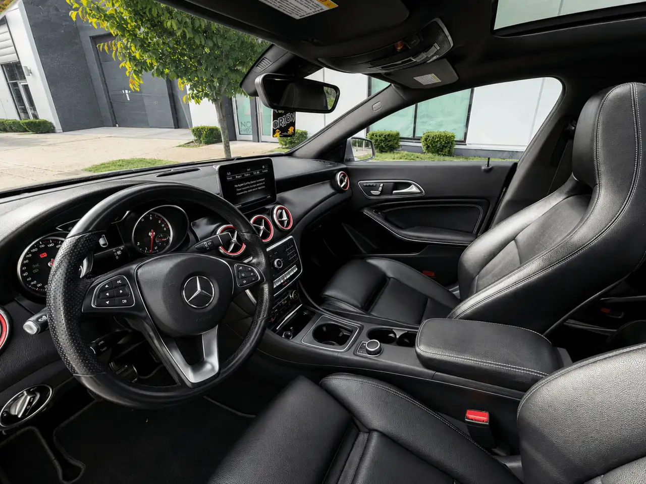 Mercedes-Benz CLA снимка Mercedes-Benz CLA