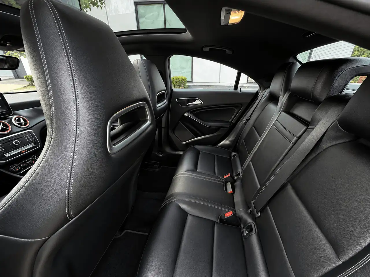 Mercedes-Benz CLA снимка Mercedes-Benz CLA
