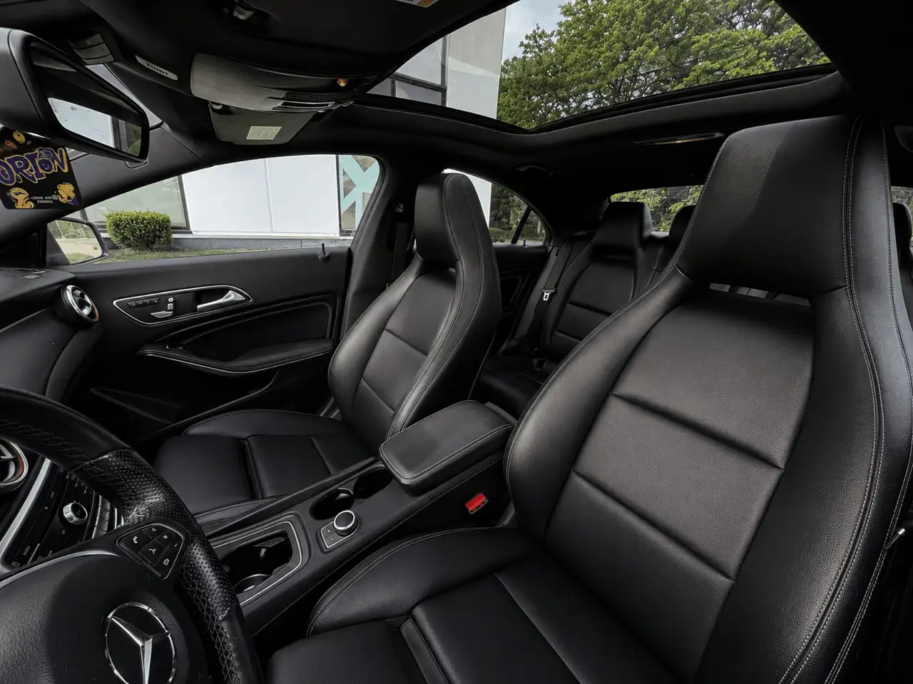 Mercedes-Benz CLA снимка Mercedes-Benz CLA