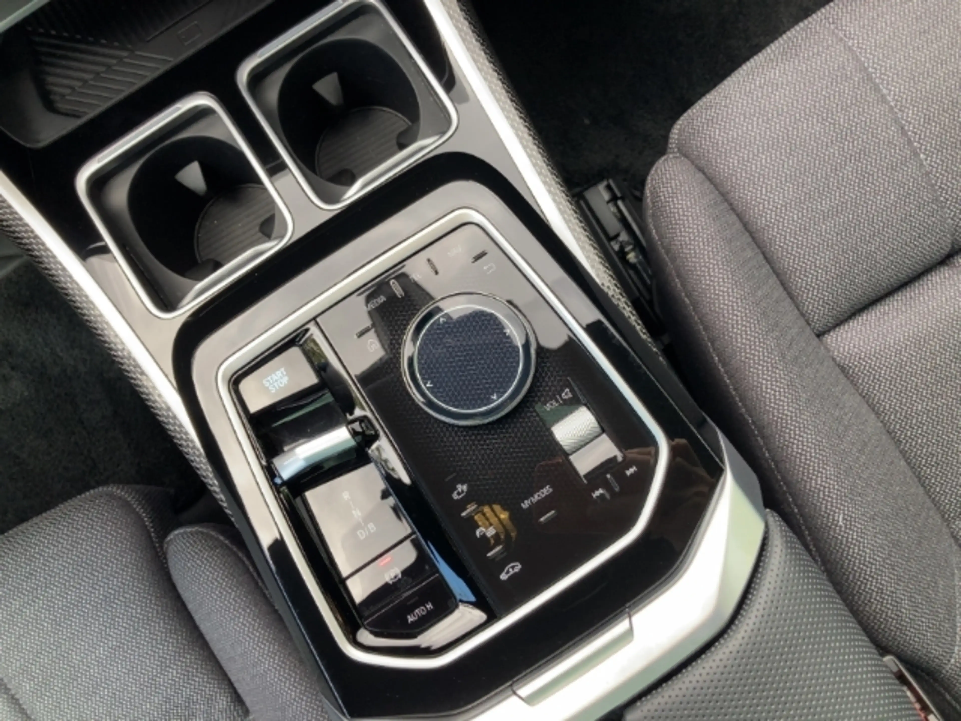 BMW i7 xDrive 60 Limousine Sportpaket Luftfederung Niveau — photo 11