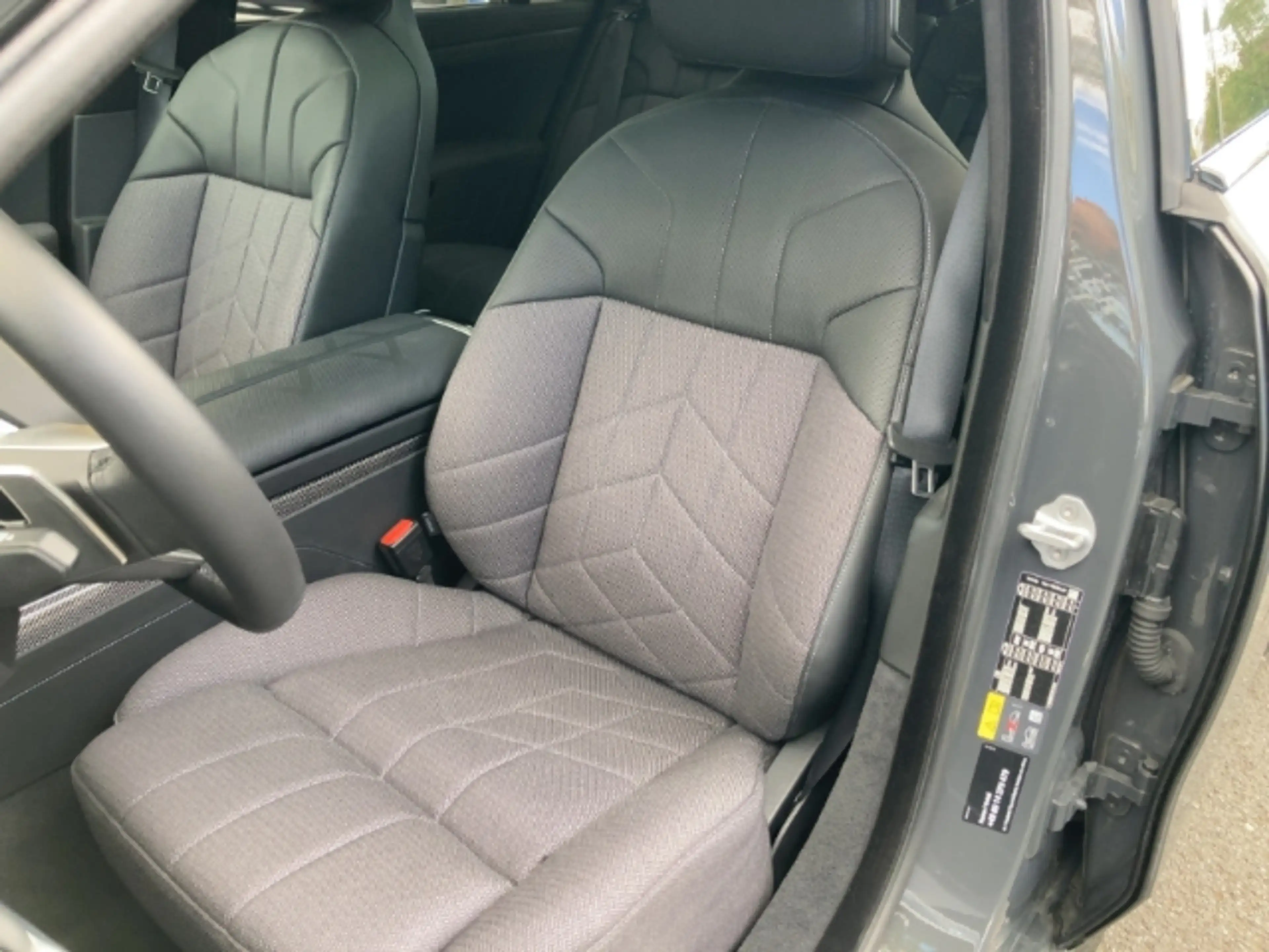 BMW i7 xDrive 60 Limousine Sportpaket Luftfederung Niveau — photo 6